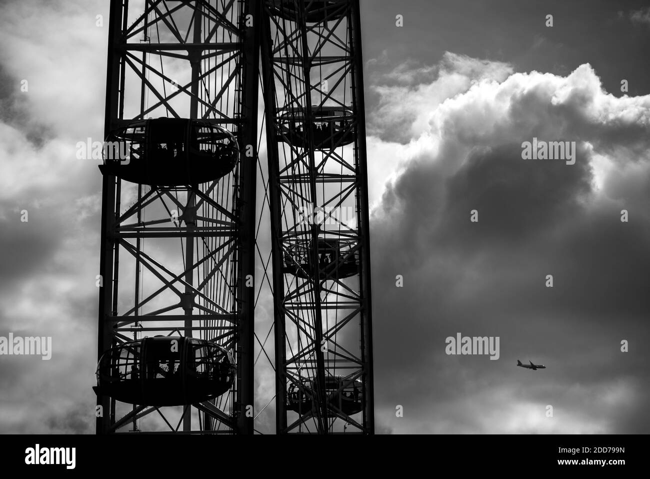 Gros plan du London Eye noir et blanc, London Borough of Lambeth, Angleterre, Royaume-Uni Banque D'Images