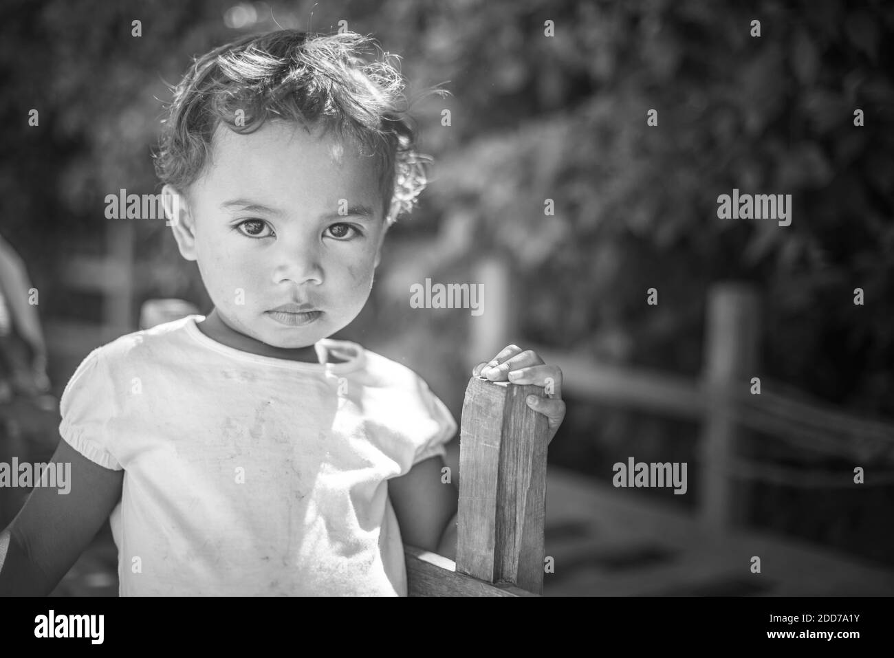 Portrait d'un enfant dans le marché du samedi d'Ambohimahasoa, région de haute Matsiatra, Madagascar Central Highlands Banque D'Images