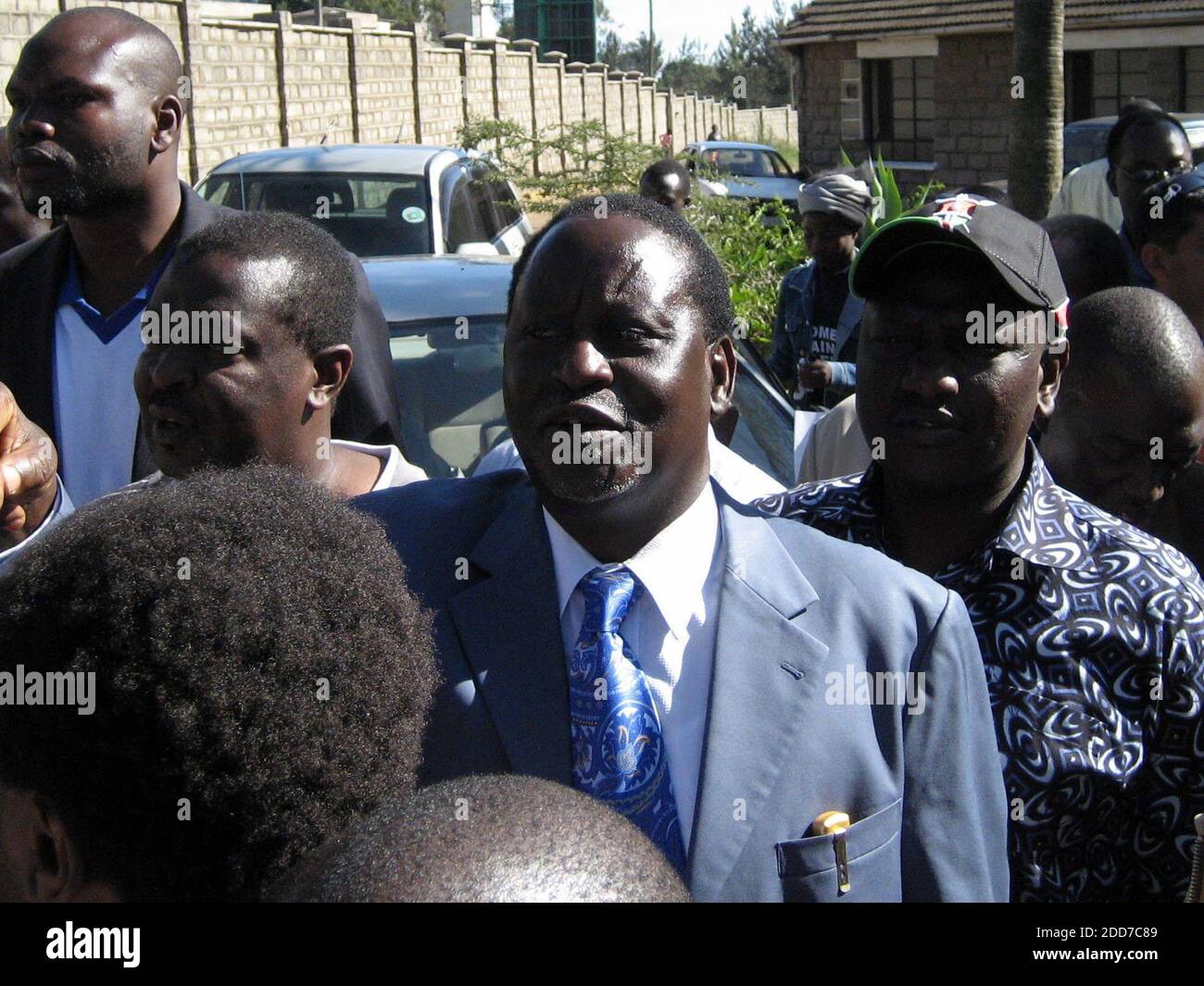 PAS DE FILM, PAS DE VIDÉO, PAS de télévision, PAS DE DOCUMENTAIRE - l'opposition kenyane Raila Odinga (au centre) a rejeté les appels à un compromis politique avec le président Mwai Kibaki, qui estime Odinga avoir volé les élections contestées de la semaine dernière à Nairobi, au Kenya, le 3 janvier 2008. Photo de Shashank Bengali/MCT/ABACAPRESS.COM Banque D'Images