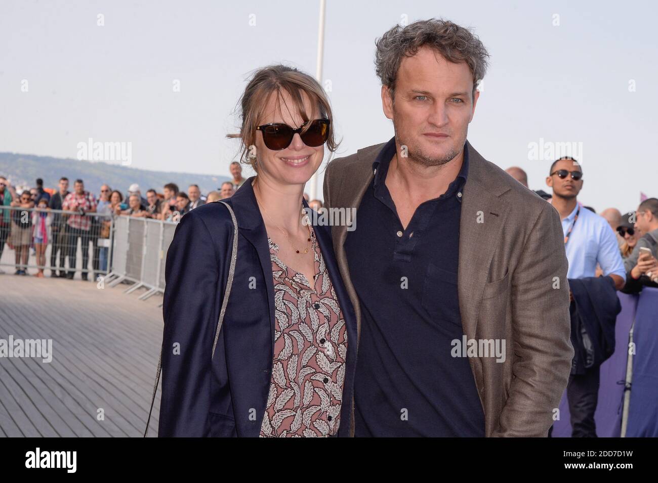 Jason Clarke et sa femme Cecile Breccia assistent à un photocall lors du  44e Festival américain du film de Deauville à Deauville, France, le 1er  septembre 2018. Photo de Julien Reynaud/APS-Medias/ABACAPRESS.COM Photo