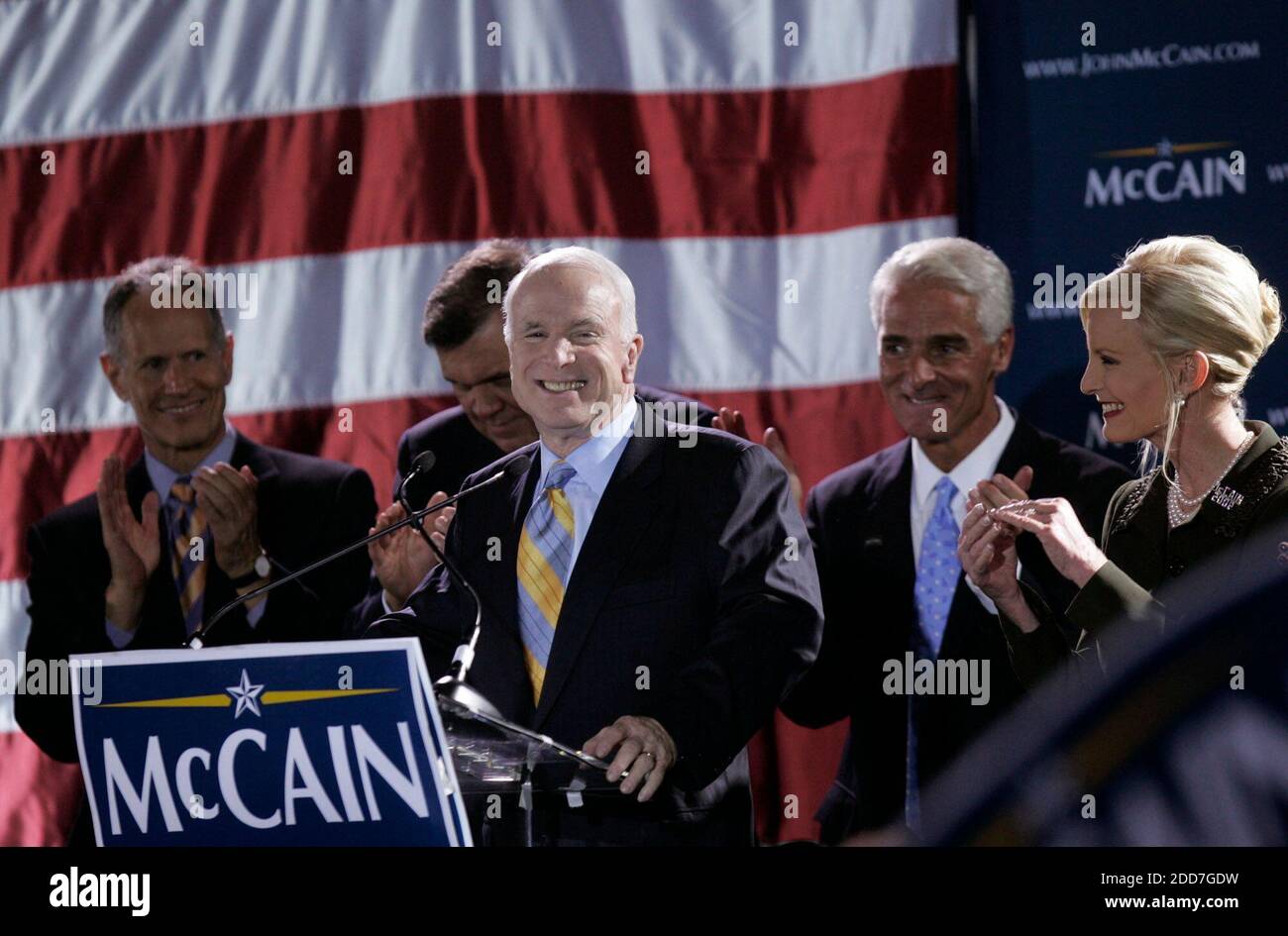 PAS DE FILM, PAS DE VIDÉO, PAS de TV, PAS DE DOCUMENTAIRE - le candidat républicain à la présidence John McCain parle à ses partisans après sa victoire dans la Florida Primary à Miami, FL, USA le mardi 29 janvier 2008. Photo par Andrew Innerarity/South Florida Sun-Sentinel/MCT/ABACAPRESS.COM Banque D'Images