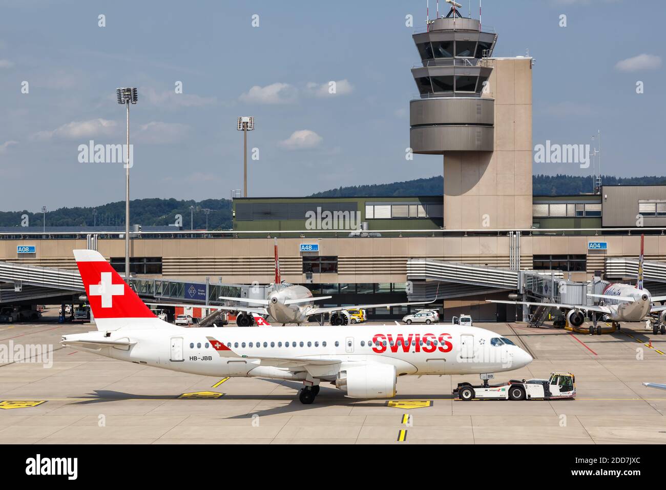 Zurich, Suisse - 22 juillet 2020 : avion suisse Airbus A220-100 à l'aéroport de Zurich en Suisse. Banque D'Images