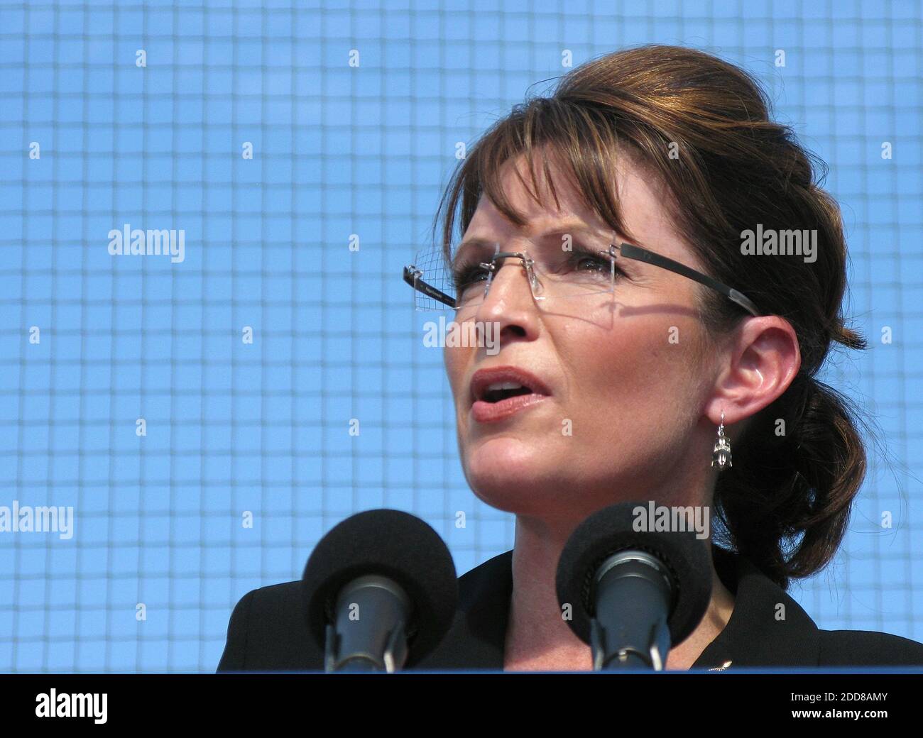 PAS DE FILM, PAS DE VIDÉO, PAS de TV, PAS DE DOCUMENTAIRE - la candidate républicaine à la vice-présidence, la gouverneure de l'Alaska Sarah Palin, parle lors d'un meeting de campagne à l'Université d'Elon à Elon, en Caroline du Nord, aux États-Unis, le jeudi 16 octobre 2008. Photo de Chuck Liddy/Raleigh News & amp; Oberver/MCT/ABACAPRESS.COM Banque D'Images