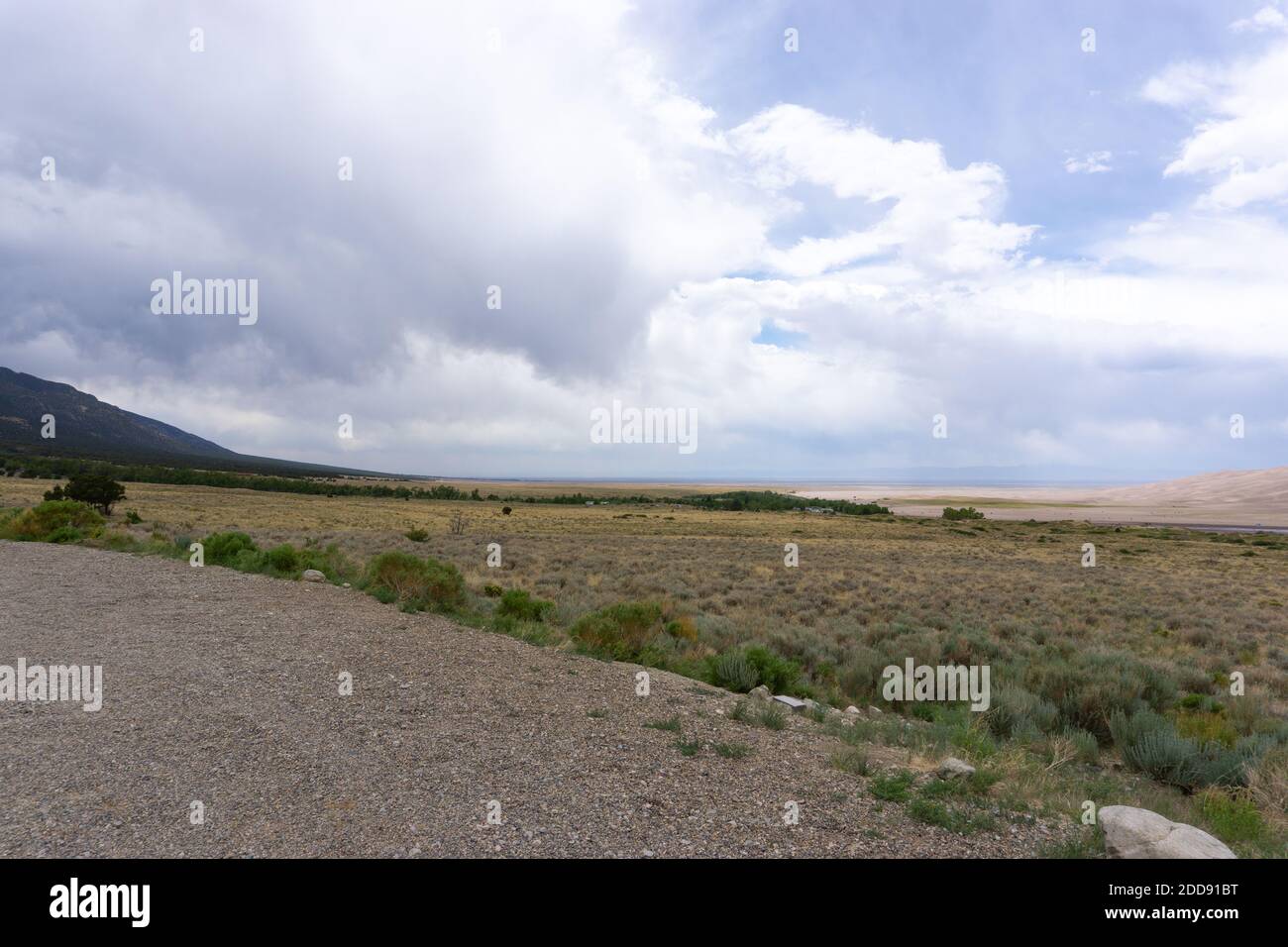 Les nuages se roulent dans le parc national Great Sand Dunes Banque D'Images