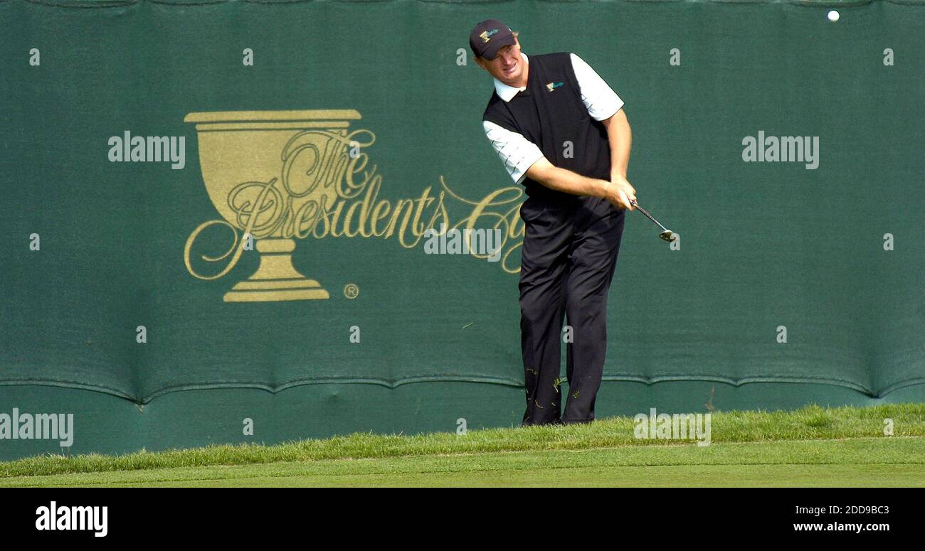 PAS DE FILM, PAS DE VIDÉO, PAS de télévision, PAS DE DOCUMENTAIRE - Ernie Els, membre de l'équipe internationale, présente le 12ème trou lors d'une séance d'entraînement pour la coupe Presidents au parcours de golf Harding Park à San Francisco, CA, USA le 7 octobre 2009. Photo de Dan Honda/Contra Costa Times/MCT/Cameleon/ABACAPRESS.COM Banque D'Images