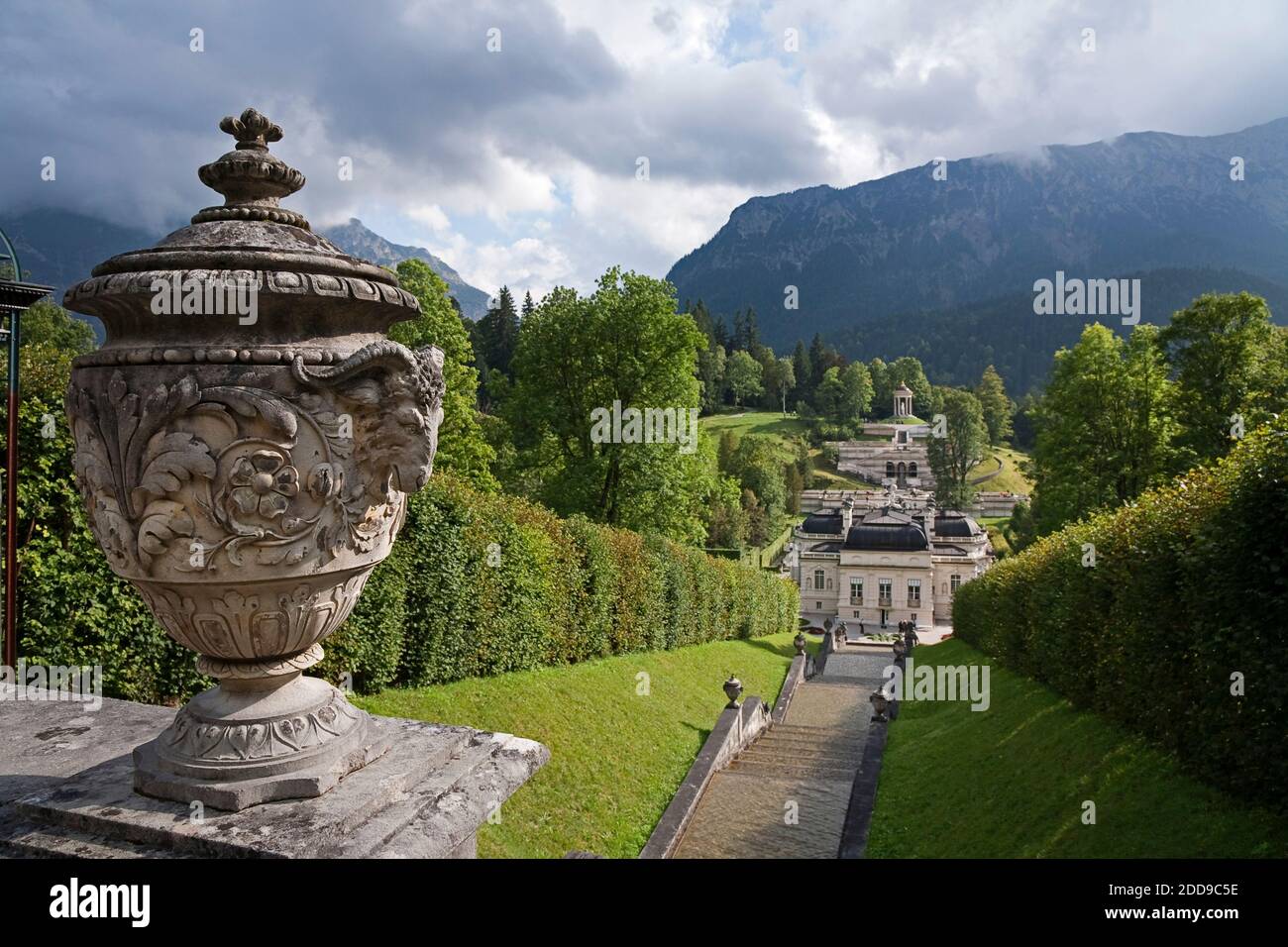 Cascade de trente marches en marbre, château de Linderhof, Oberbayern, Bavière, Allemagne Banque D'Images
