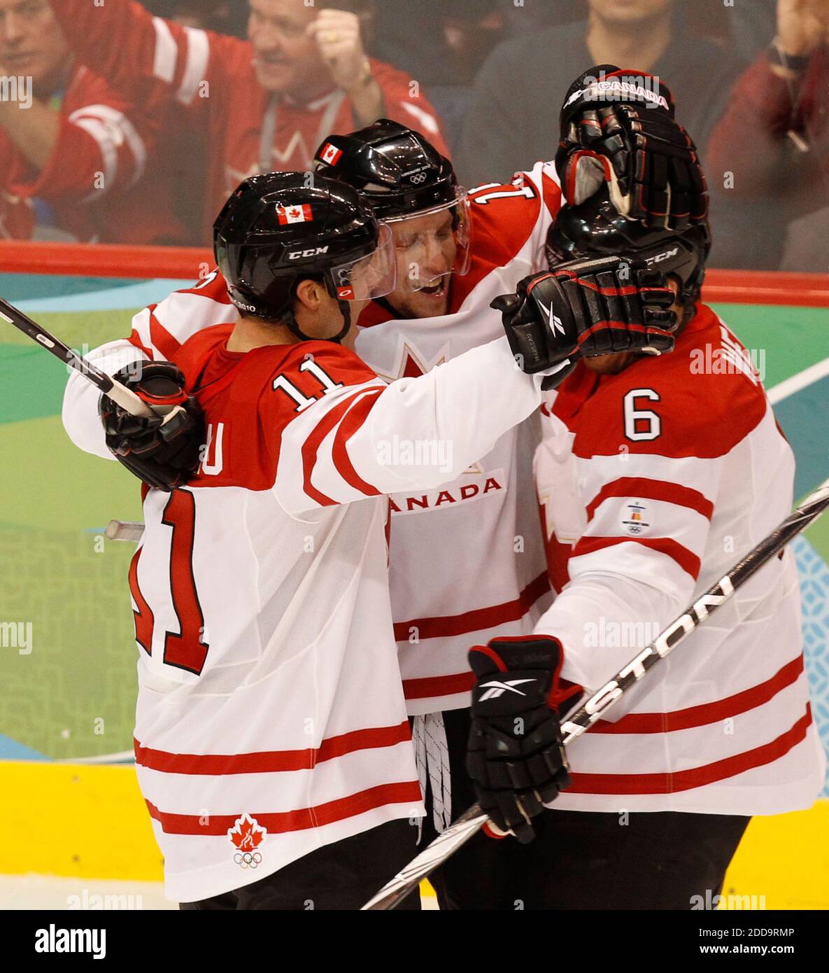 PAS DE FILM, PAS DE VIDÉO, PAS de télévision, PAS DE DOCUMENTAIRE - le canadien Patrick Marleau célèbre son but avec Dany Heatley et Shea Weber dans la première période de la demi-finale de hockey masculin, le vendredi 26 février 2010, lors des Jeux olympiques d'hiver de 2010 à Vancouver, en Colombie-Britannique. Photo de George Bridges/MCT/Cameleon/ABACAPRESS.COM Banque D'Images