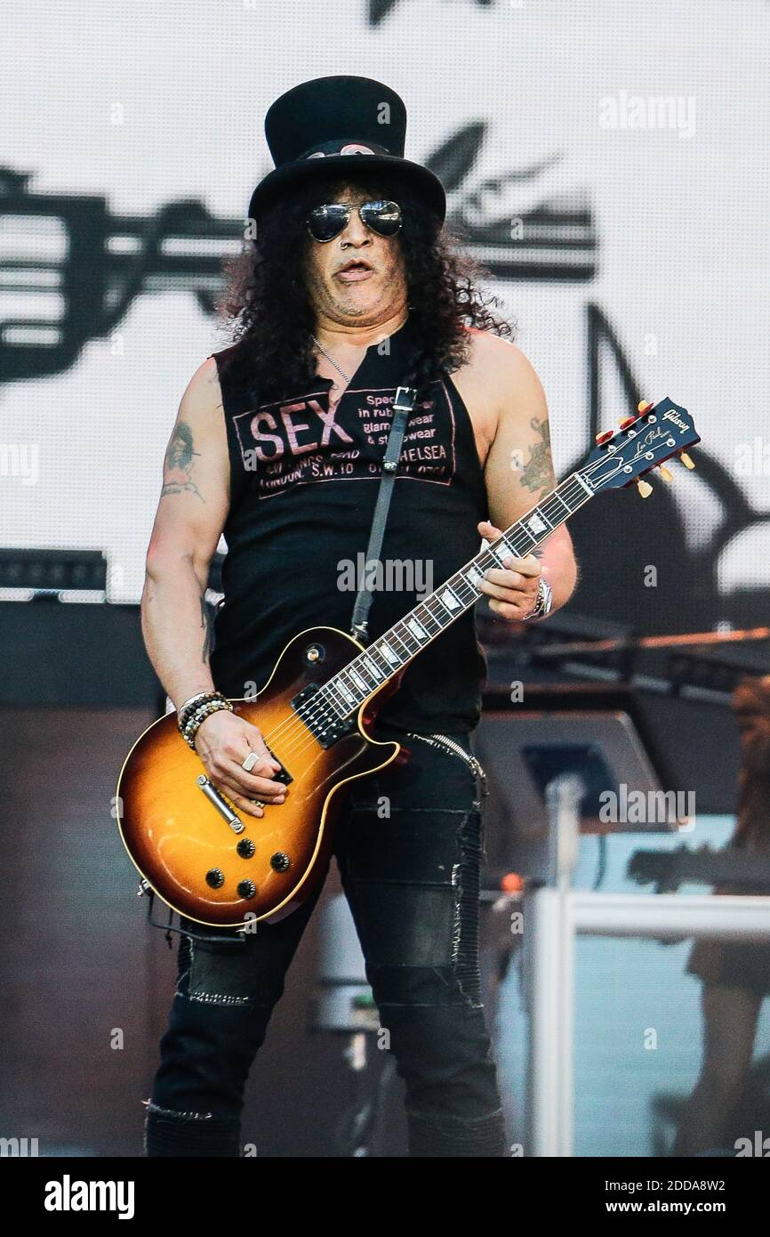 Le guitariste Guns N' Roses Slash (Saul Hudson) joue en direct au stade  Matmut dans le cadre de leur tournée mondiale à Bordeaux, France, le 26  juin 2018. Photo de Thibaud Moritz/ABACAPRESS.COM