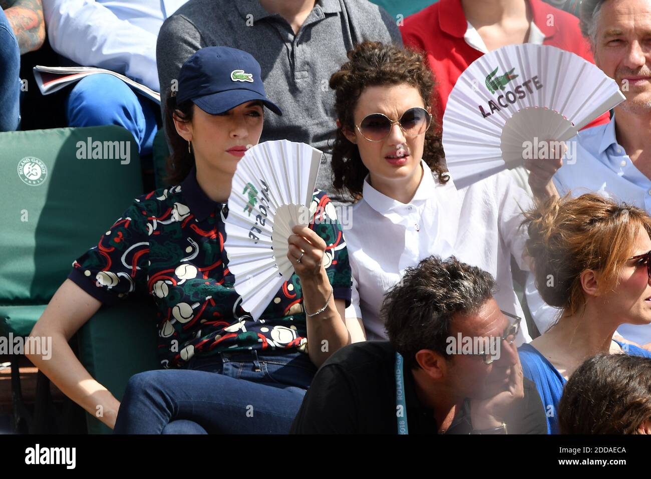 La chanteuse Nolwenn Leroy et sa sœur Kay assistent à l'Open de France 2018  - quatrième jour à Roland Garros le 30 mai 2018 à Paris, France. Photo de  Laurent Zabulon/ABACAPRESS.COM Photo
