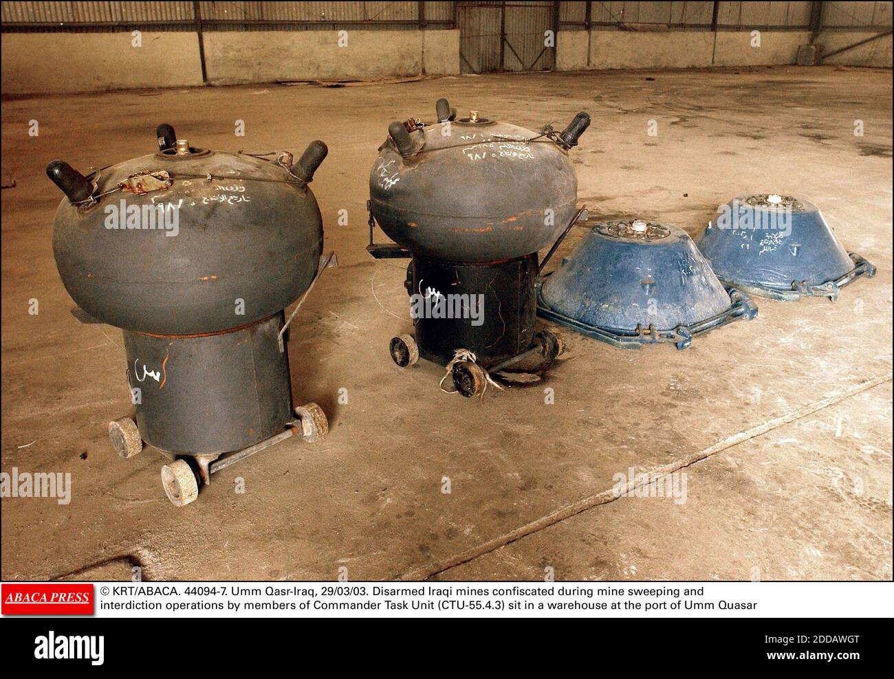 PAS DE FILM, PAS DE VIDÉO, PAS DE TV, PAS DE DOCUMENTAIRE - © KRT/ABACA. 44094-7. Umm Qasr-Iraq, 29/03/03. Les mines iraquiennes désarmées confisquées au cours des opérations de balayage et d'interdiction des mines par des membres du Groupe de travail du commandant (CTU-55.4.3) sont statées dans un entrepôt du port d'Umm Quasar Banque D'Images