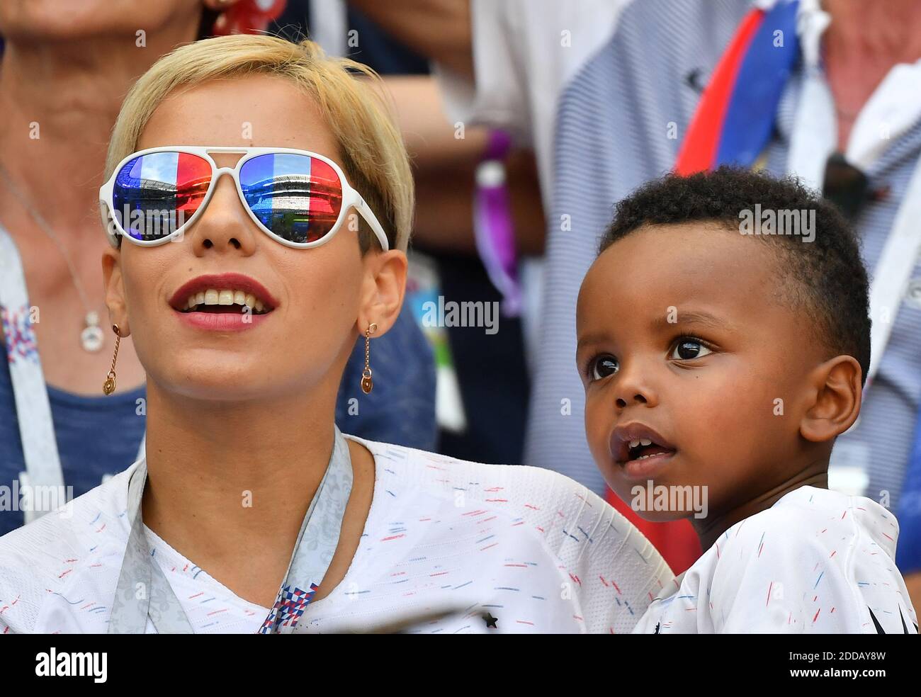 Isabelle Matuidi avec son fils lors de la coupe du monde 2018, France contre Argentine au stade Kazan Arena de Kazan, Russie, le 30 juin 2018. Photo de Christian Liewig/ABACAPRESS.COM Banque D'Images