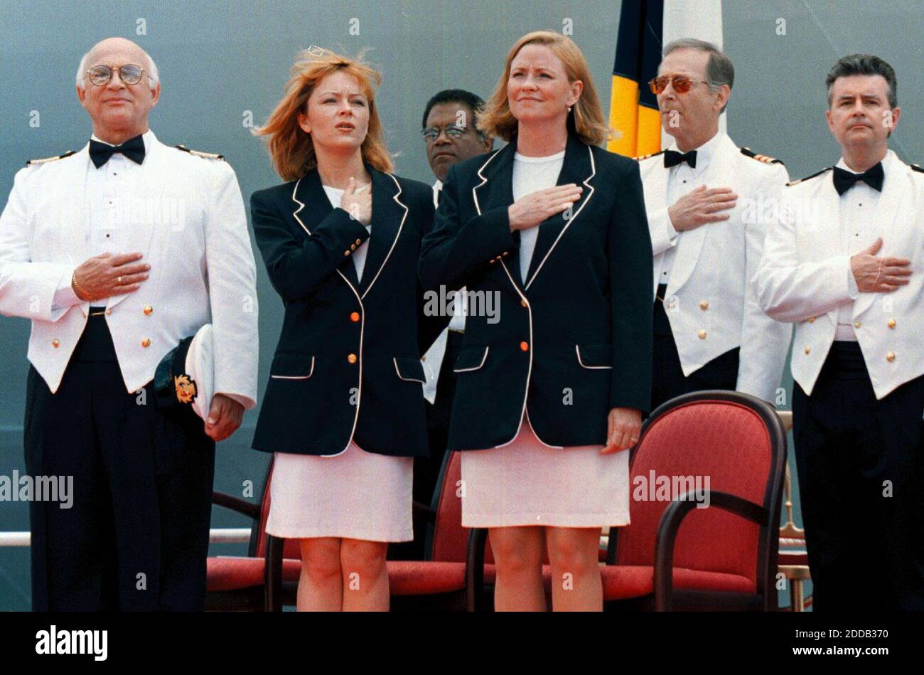 PAS DE FILM, PAS DE VIDÉO, PAS DE TV, PAS DE DOCUMENTAIRE - © ALAN FREUND/KRT/ABACA. 51229. Fort Lauderdale-FL-USA, 1998. Le casting original de l'émission télévisée Love Boat a revisité dans le cadre des festivités de baptême du plus récent navire de la Princess Cruise Line, The Dawn Princess. De gauche sont Gavin MacLeod, (Capta Banque D'Images