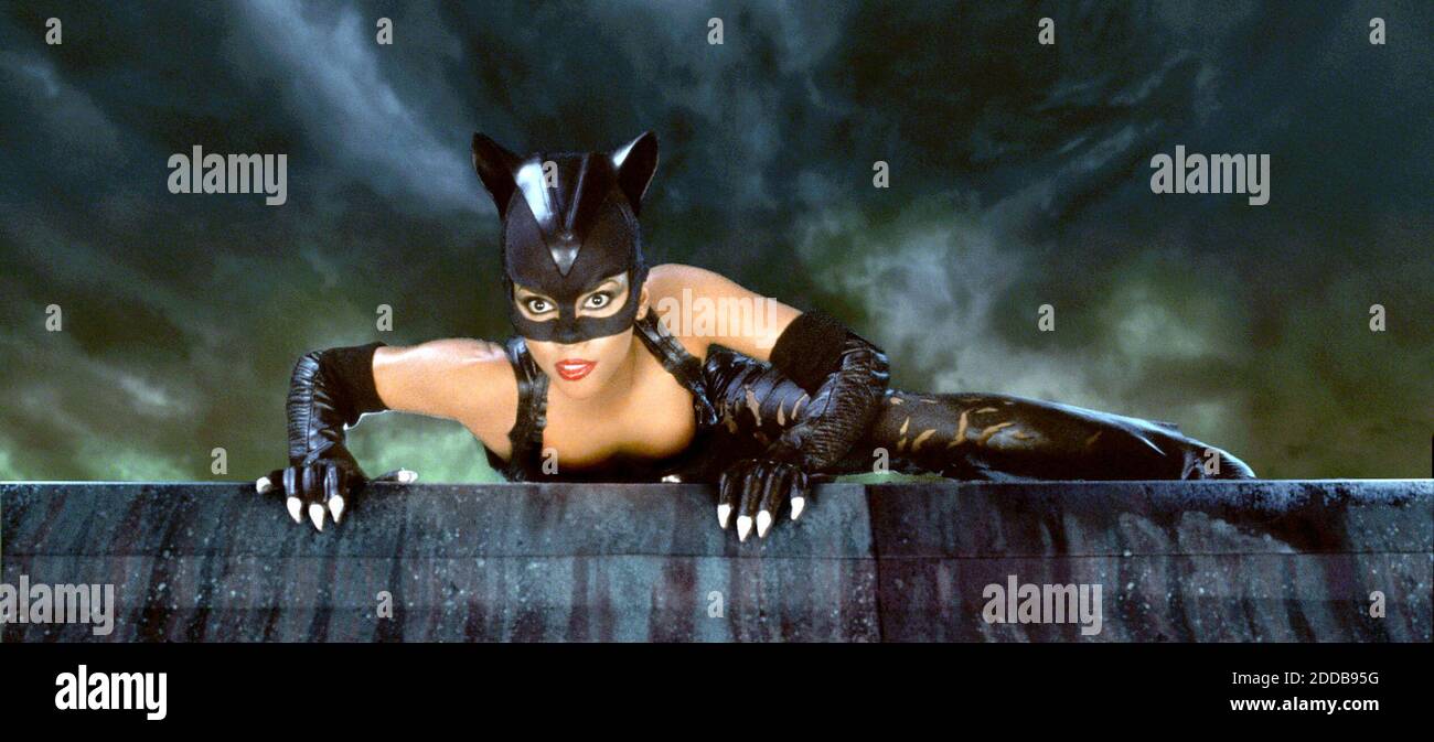PAS DE FILM, PAS DE VIDÉO, PAS de TV, PAS DE DOCUMENTAIRE - Halle Berry stars comme Catwoman dans Warner Bros. Photos d'action aventure - Catwoman.- photo par KRT/ABACA. Banque D'Images
