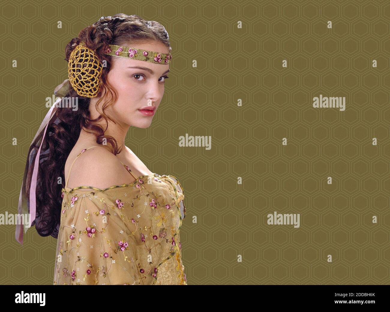 PAS DE FILM, PAS DE VIDÉO, PAS de TV, PAS DE DOCUMENTAIRE - Padme Amidala (Natalie Portman) dans la robe des prés lors d'un pique-nique dans 'Attack of the Clones' dans Star Wars. Photo par KRT/ABACAPRESS.COM Banque D'Images