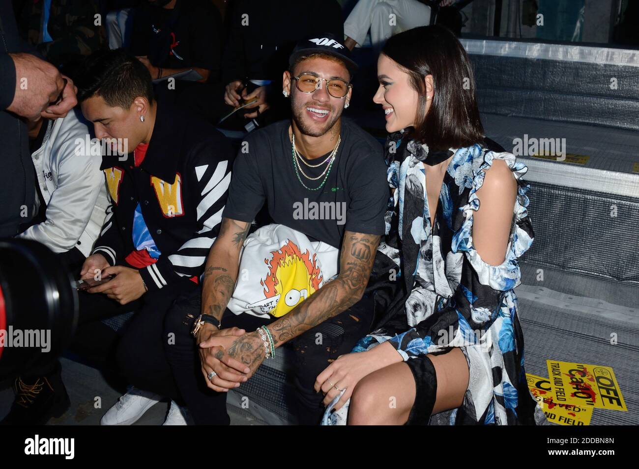 Neymar Jr et Bruna Marquezine assistent au Off White Fashion Show dans le  cadre de la semaine de la mode de Paris vêtements pour femmes Printemps -  été 2019 qui s'est tenu
