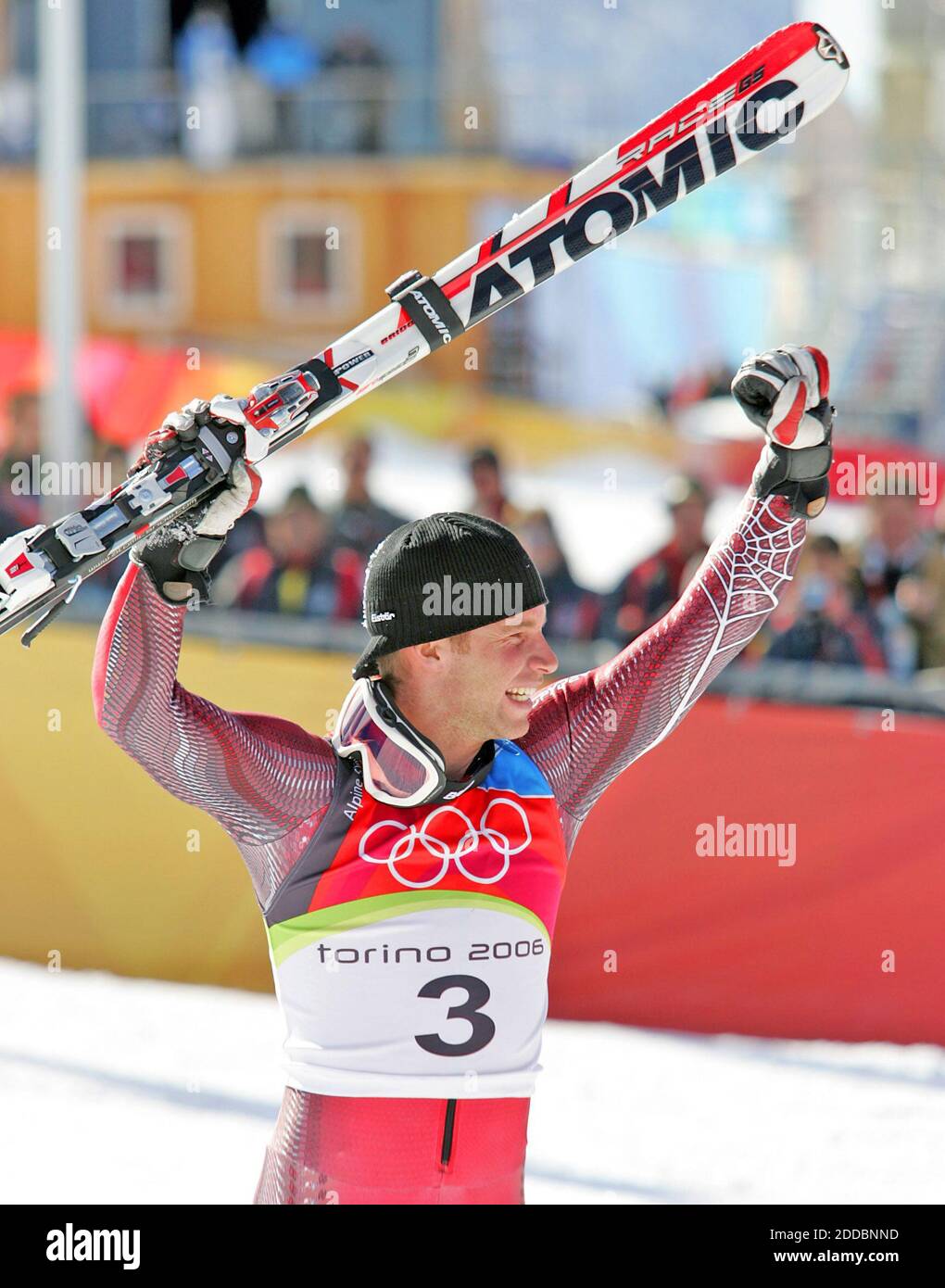 PAS DE FILM, PAS DE VIDÉO, PAS de TV, PAS DE DOCUMENTAIRE - Benjamin Raich, de l'Autriche, réagit après sa médaille d'or au géant masculin Slalom, à Sestriere, aux XXes Jeux Olympiques d'hiver à Turin, en Italie, le 20 février 2006. Photo de Ron Jenkins/ fort Worth Star-Telegram/ KRT/Cameleon/ABACAPRESS.COM Banque D'Images