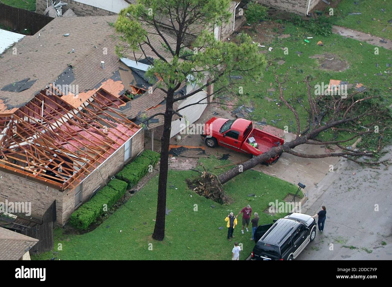 PAS DE FILM, PAS DE VIDÉO, PAS de TV, PAS DE DOCUMENTAIRE - détruit des maisons à Arlington, Texas, USA le 3 avril 2012, après une série de tornades frappé plusieurs endroits dans le nord du Texas. Photo de Khampha Bouapheh/fort Worth Star-Telegram/MCT/ABACAPRESS.COM Banque D'Images