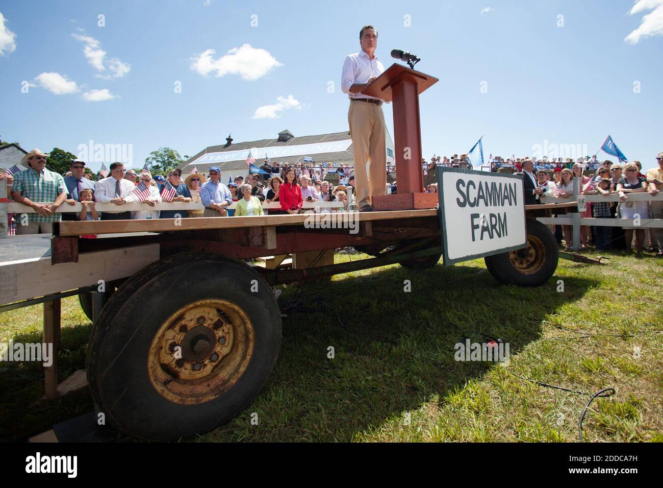 PAS DE FILM, PAS DE VIDÉO, PAS de TV, PAS DE DOCUMENTAIRE - le candidat républicain à la présidence Mitt Romney parle lors d'un événement de campagne à Scamman Farm à Stratham, New Hampshire, Etats-Unis, le vendredi 15 juin 2012. Mitt Romney s'est mis vendredi sur une campagne à six États visant à renforcer le soutien des conservateurs blancs qui l'ont défait aux primaires républicaines, mais qui sont maintenant essentiels à sa quête pour déasseoir le président Obama en novembre. Photo de Matthew Cavanaugh/MCT/ABACAPRESS.COM Banque D'Images