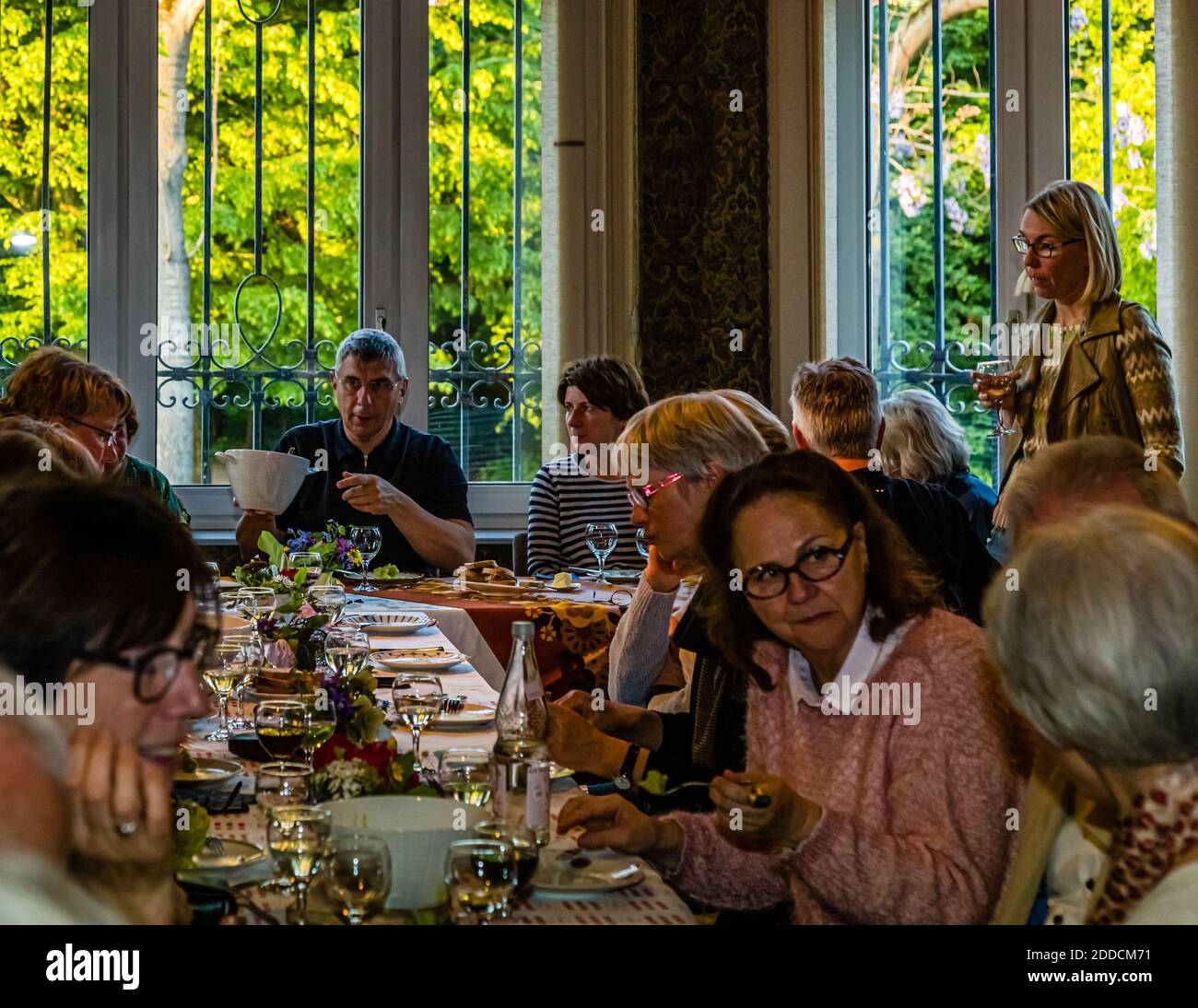 Art et cuisine. Délices culinaires comme association à une exposition d'art Banque D'Images