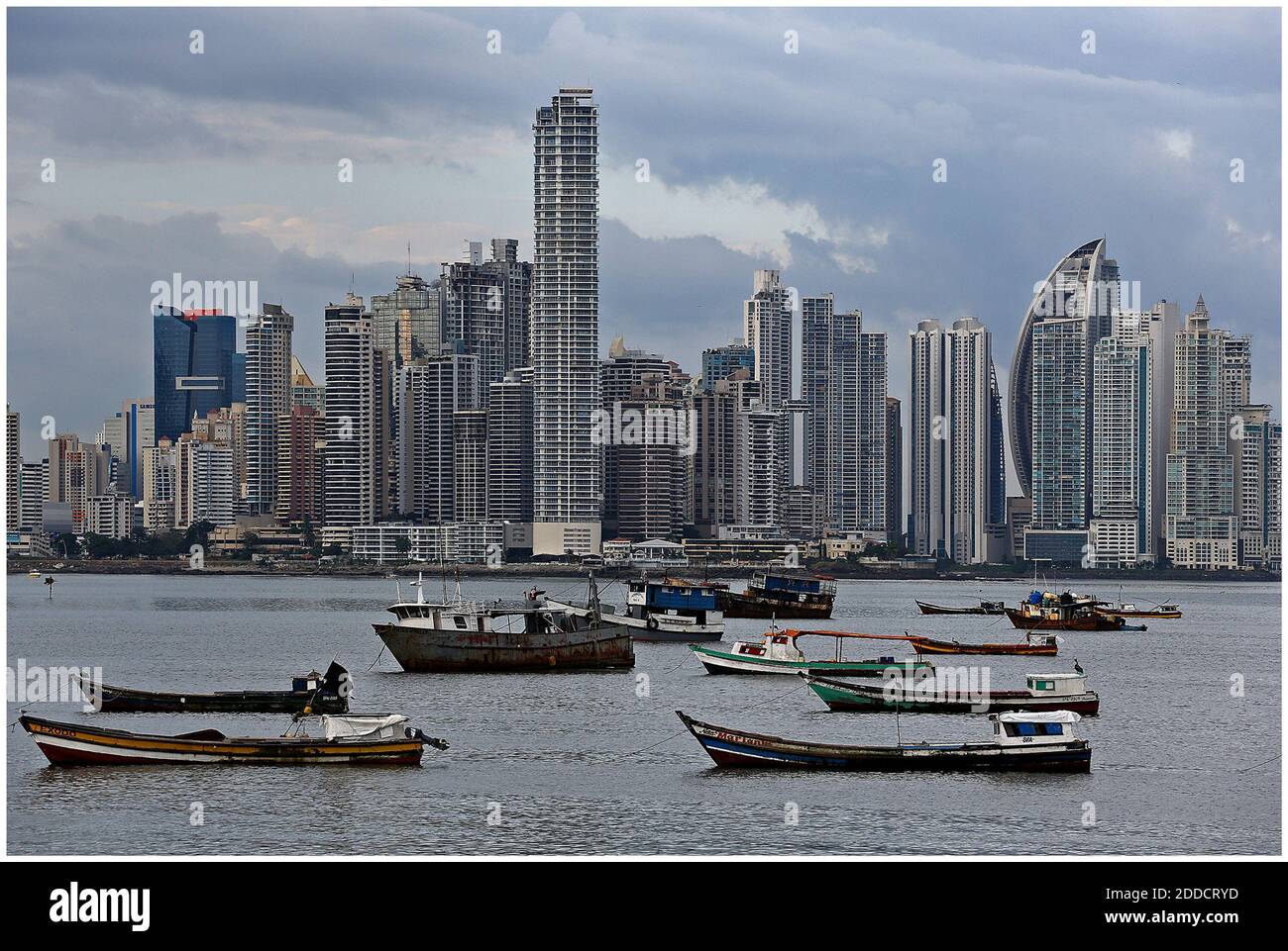 PAS DE FILM, PAS DE VIDÉO, PAS de TV, PAS DE DOCUMENTAIRE - la ville de Panama, vue le 16 octobre 2012, est dominée par la construction dense, car le nouveau développement est en cours à la fin de la date d'expansion du canal de Panama. Photo de Carl Justa/Miami Herald/MCT/ABACAPRESS.COM Banque D'Images
