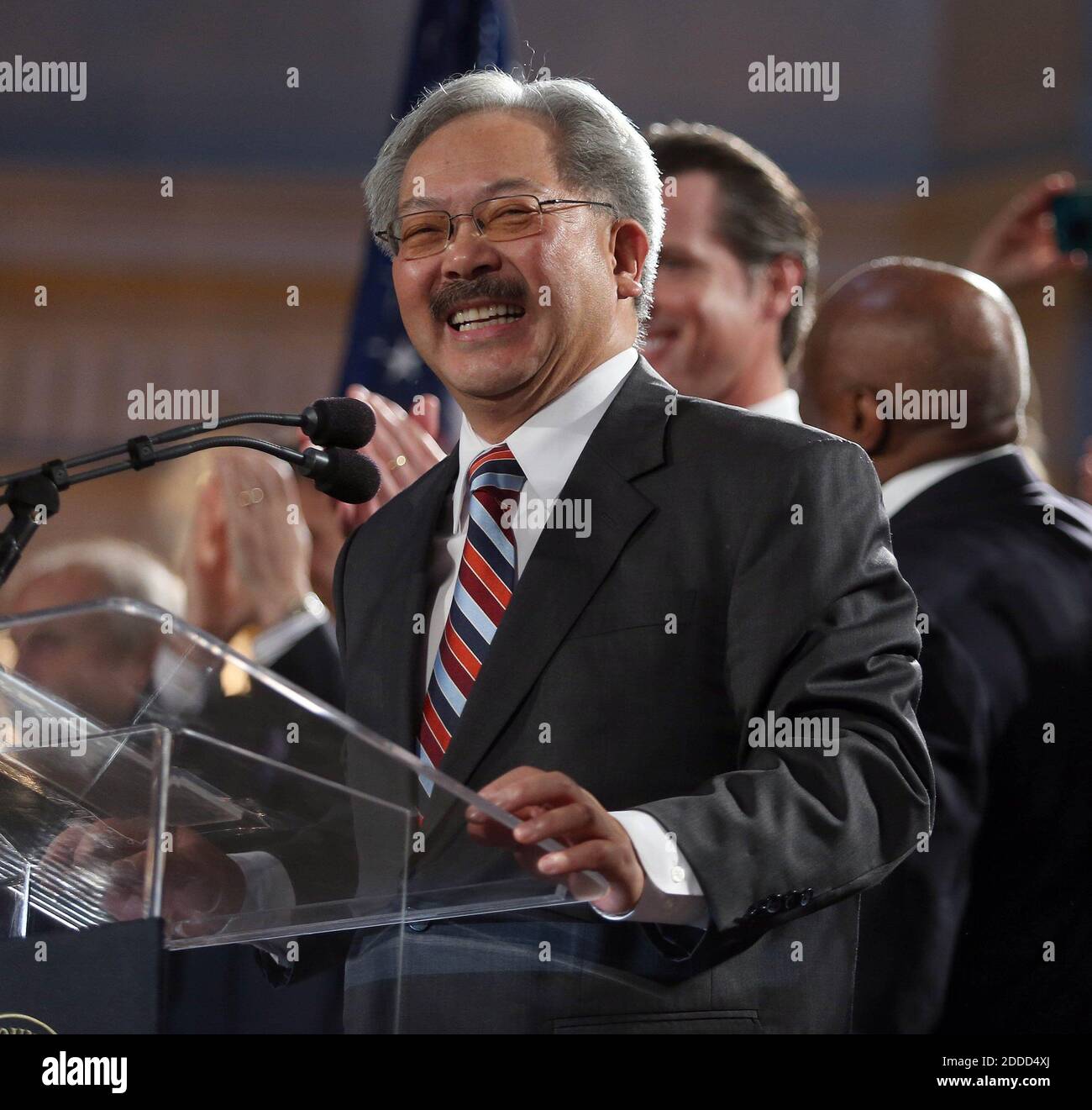 PAS DE FILM, PAS DE VIDÉO, PAS de TV, PAS DE DOCUMENTAIRE - le maire de San Francisco Edwin Lee parle après la décision de la Cour suprême sur la proposition 8 et la loi de défense du mariage lors d'une projection à l'hôtel de ville de San Francisco, Californie, le mercredi 26 juin 2013. La Cour suprême des États-Unis a rejeté la proposition 8 de la Californie et a déclaré inconstitutionnelle la loi de 1996 sur la défense du mariage. Photo de Jane Tyska/Bay Area News Group/MCT/ABACAPRESS.COM Banque D'Images