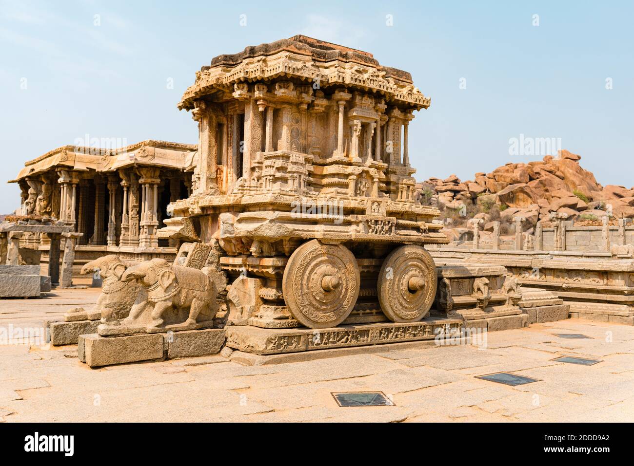Inde, Karnataka, Hampi, char de pierre au temple du complexe Vijaya Vittala dans la vallée désertique de Hampi Banque D'Images
