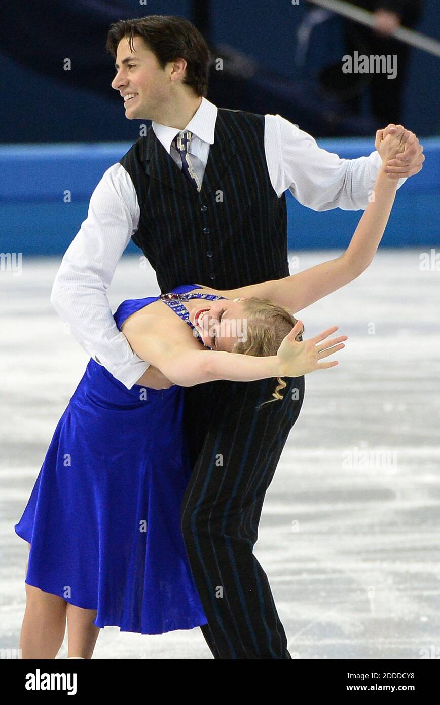 PAS DE FILM, PAS DE VIDÉO, PAS de télévision, PAS DE DOCUMENTAIRE - Kaitlyn Weaver et Andrew Poje du Canada effectuent leur petite danse lors de la compétition de patinage artistique sur glace au Palais de patinage d'Iceberg pendant les Jeux olympiques d'hiver de Sotchi, en Russie, le 16 février 2014. Photo de Chuck Myers/MCT/ABACAPRESS.COM Banque D'Images