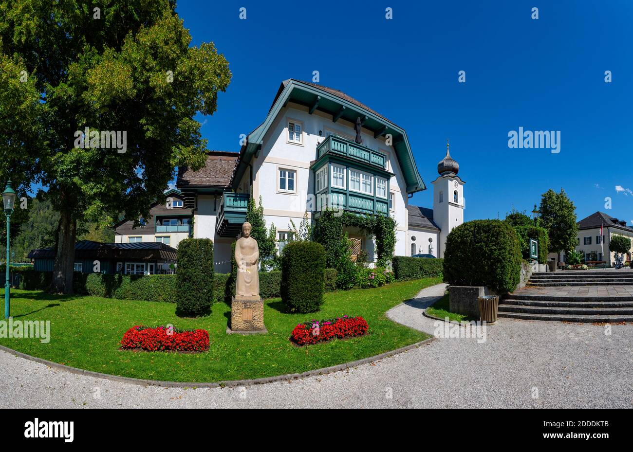 Autriche, Salzbourg, Strobl am Wolfgangsee, mémorial de guerre sur la place du marché en été Banque D'Images