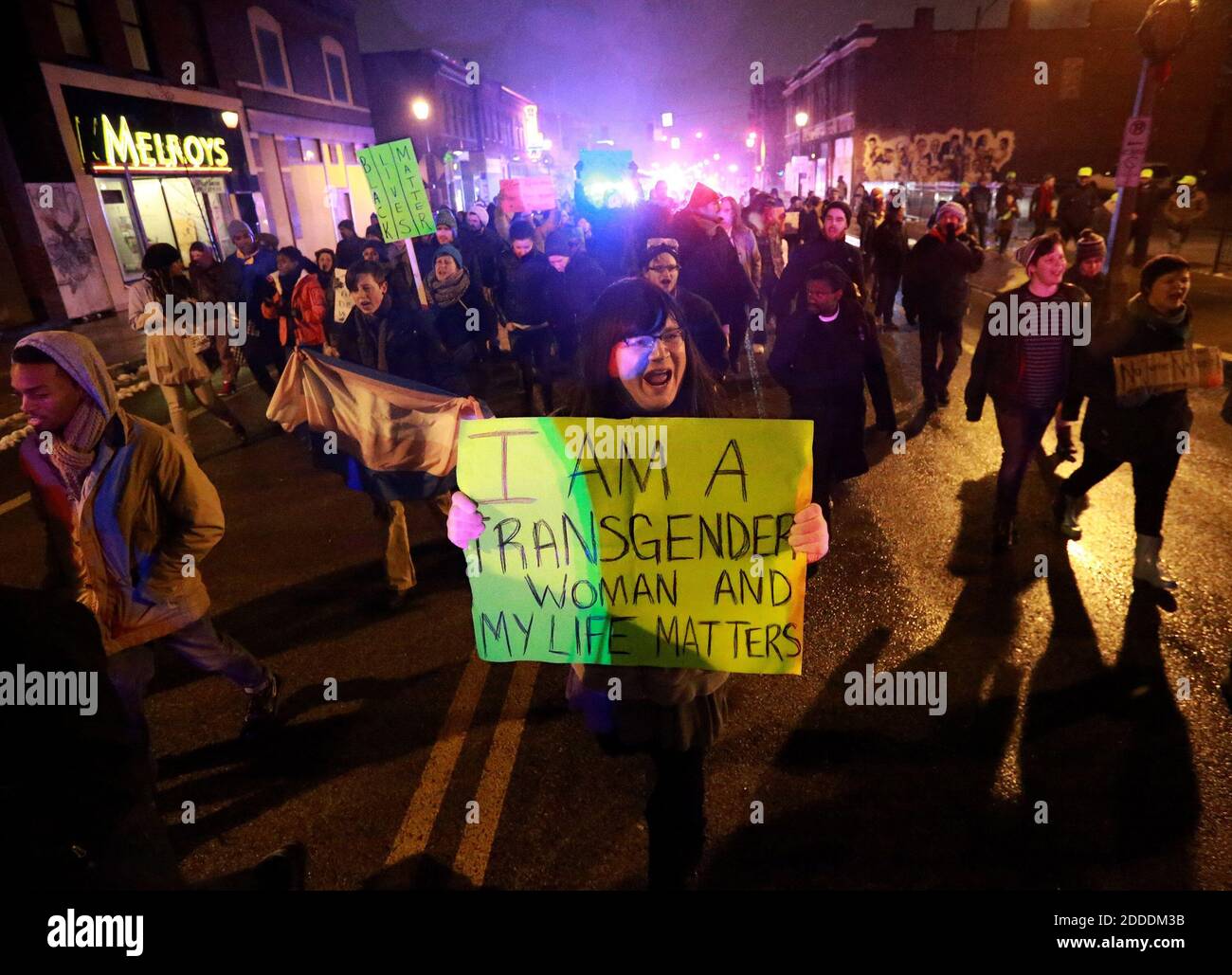 PAS DE FILM, PAS DE VIDÉO, PAS de télévision, PAS DE DOCUMENTAIRE - les manifestants pour Michael Brown mars en solidarité avec les activistes LGBT vers l'est sur Manchester Avenue dans le quartier Grove le mercredi 26 novembre 2014, alors que des manifestations pacifiques mais fervents ont éclaté dans toute la région de St. Louis. Photo de Christian Gooden/St. Louis Post-Dispatch/TNS/ABACAPRESS.COM Banque D'Images