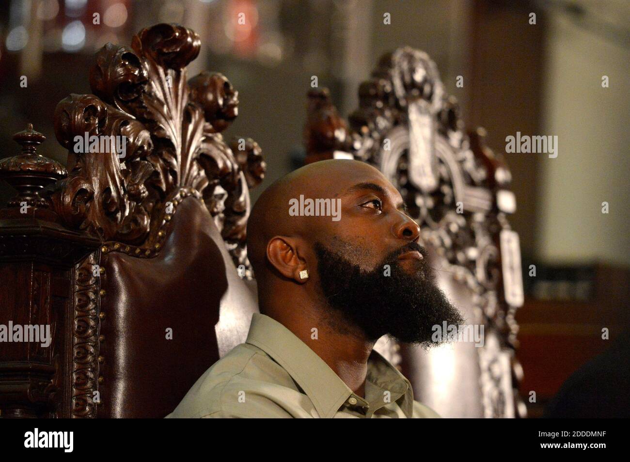 PAS DE FILM, PAS DE VIDÉO, PAS de TV, PAS DE DOCUMENTAIRE - Mike Brown Sr., père de Michael Brown Jr., Qui a été tué par balle par la police à Ferguson, se penche sur la scène dans sa chaise tout en écoutant les orateurs pendant qu'il attend son temps de parole à la troisième église baptiste de San Francisco, CA, États-Unis, le dimanche 14 décembre 2014. Photo de Susan Tripp Pollard/Bay Area News Group/TNS/ABACAPRESS.COM Banque D'Images