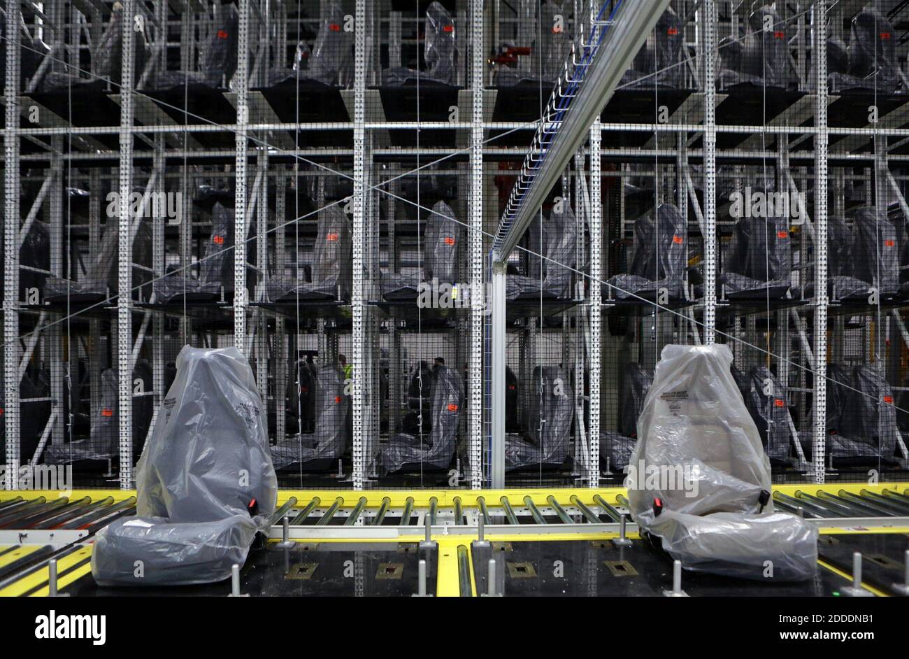 PAS DE FILM, PAS DE VIDÉO, PAS de télévision, PAS DE DOCUMENTAIRE - les sièges avant complétés qui seront livrés dans un Colorado de Chevrolet ou un Canyon de GMC doivent être expédiés le mercredi 17 décembre 2014 à l'usine Faurecia de Wentzville, Mo, États-Unis. À partir de l'envoi de la commande, Faurecia peut disposer d'un siège sur mesure prêt à être installé dans le véhicule à l'usine GM en moins de quatre heures. Photo de Huy Mach/St. Louis Post-Dispatch/TNS/ABACAPRESS.COM Banque D'Images