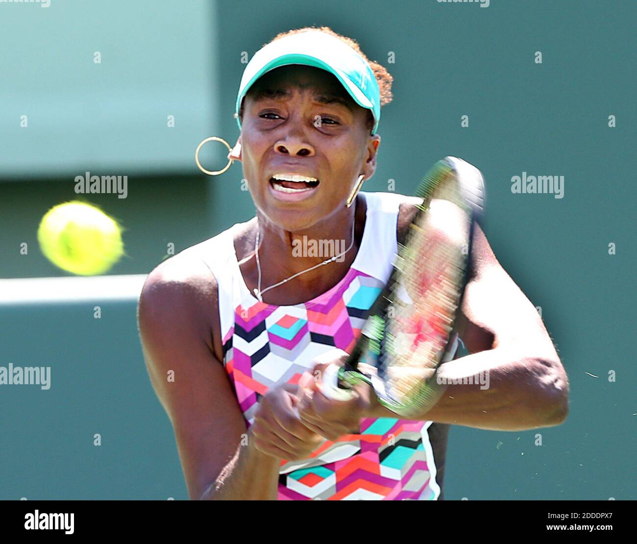 PAS DE FILM, PAS DE VIDÉO, PAS de TV, PAS DE DOCUMENTAIRE - venus Williams des Etats-Unis revient contre Caroline Wozniacki du Danemark lors du quatrième tour des femmes célibataires à l'Open de Miami , à Key Biscayne, L, Etats-Unis le lundi 30 mars 2015. Photo par Pedro Portal/El Nuevo Herald/TNS/ABACAPRESS.COM Banque D'Images