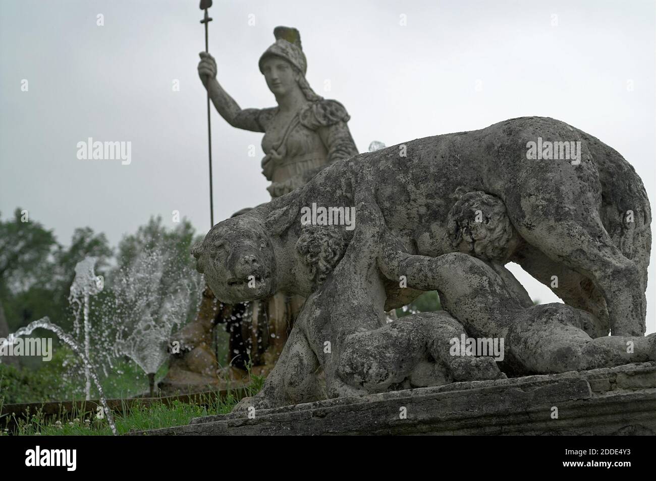 Tivoli, Italie, Italie; Villa d’Este; Capitoline Wolf Feeding Romulus and Remus. Die Kärnten und Kärnten. 母狼乳婴 Banque D'Images