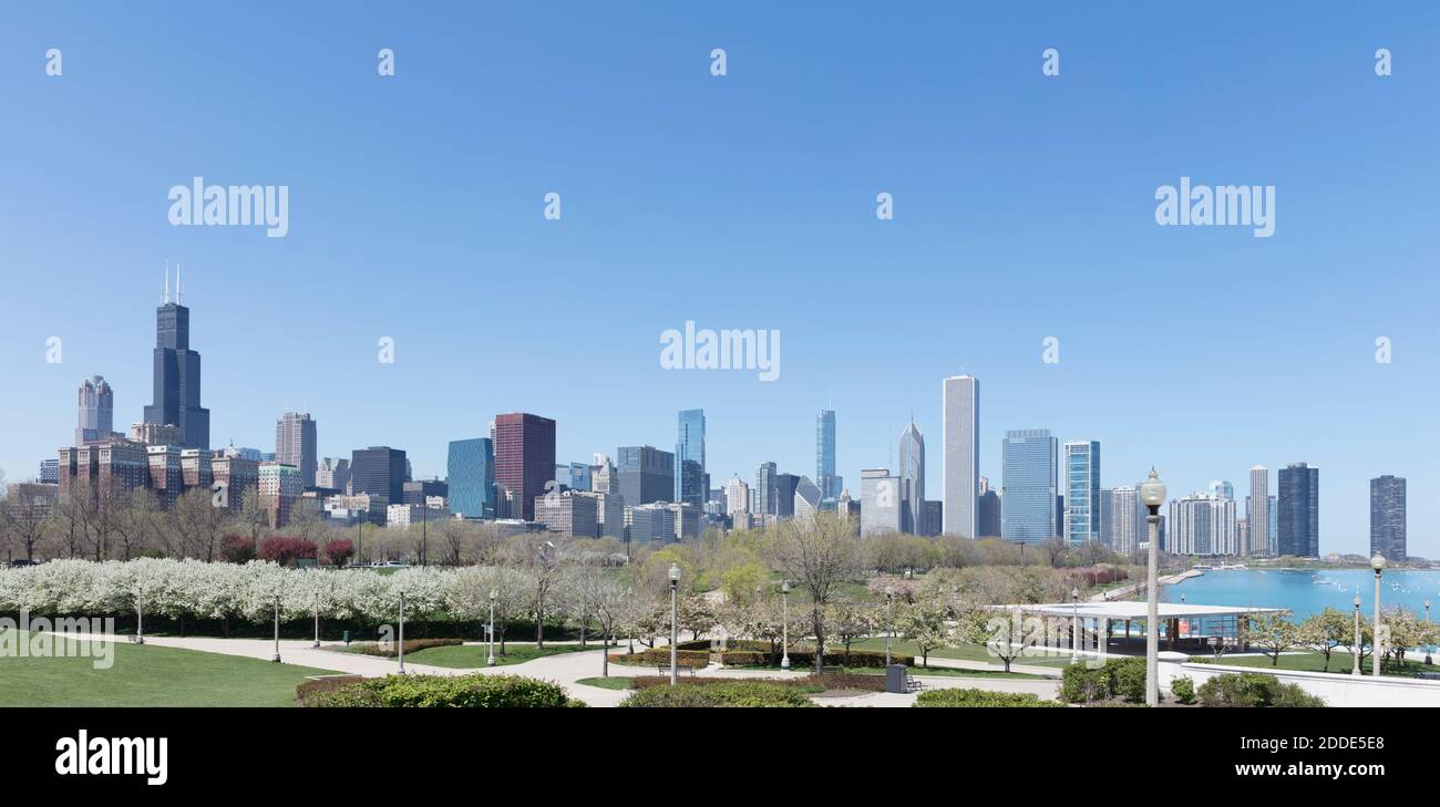 Grand bâtiment vu de Grant Park, Chicago, États-Unis Banque D'Images