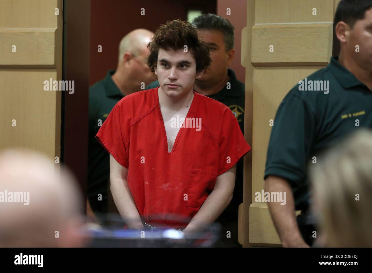 PAS DE FILM, PAS DE VIDÉO, PAS de télévision, PAS DE DOCUMENTAIRE - le tireur de l'école Parkland Nikolas Cruz entre dans la salle d'audience avant une audience de statut au palais de justice de Broward à fort Lauderdale le mardi 27 novembre 2018. Photo par Amy Beth Bennett/South Florida Sun Sentinel/TNS/ABACAPRESS.COM Banque D'Images