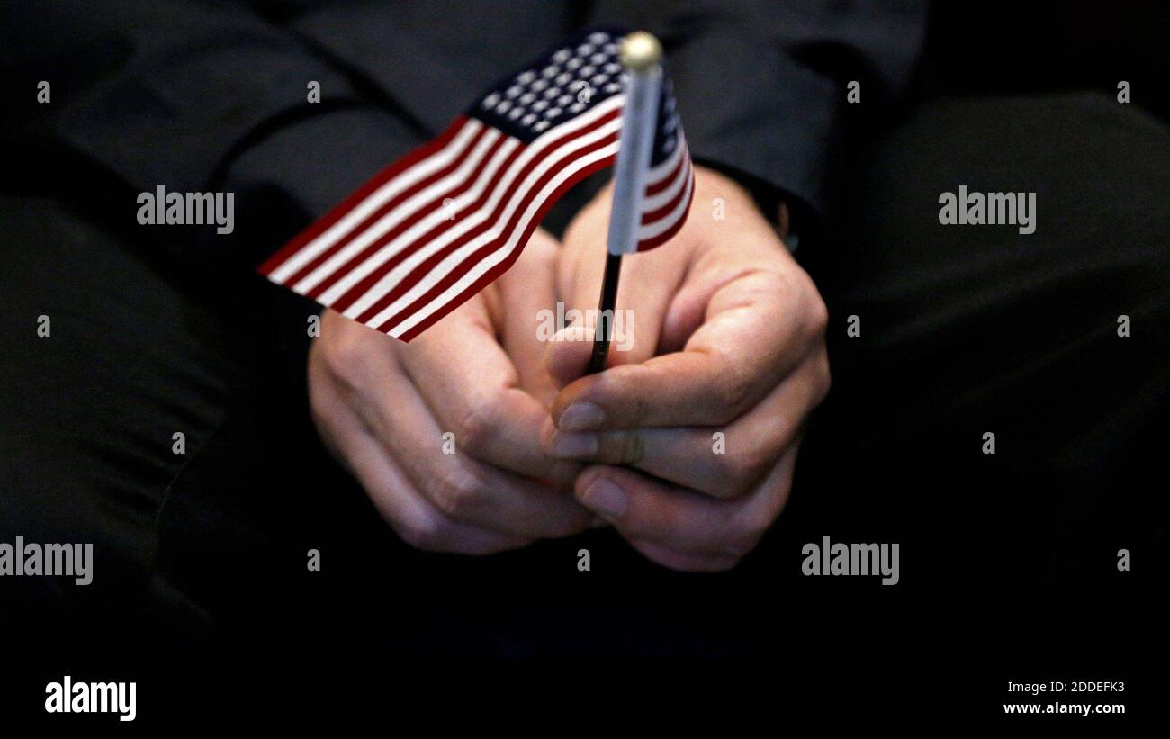 PAS DE FILM, PAS DE VIDÉO, PAS de télévision, PAS DE DOCUMENTAIRE - U.S. Citizenship and Immigration Services (USCIS) administrer le serment d'allégeance à Americaâ¤â„ plus récents citoyens lors d'une cérémonie spéciale de naturalisation au Parc national des Everglades, Ernest F. COE Visitor Centre à Homestead, le mercredi 3 juillet 2019. Les citoyens sont originaires de Cuba, d'El Salvador, du Guatemala, du Honduras, du Pérou et du Venezuela. Photo d'Al Diaz/Miami Herald/TNS/ABACAPRESS.COM Banque D'Images