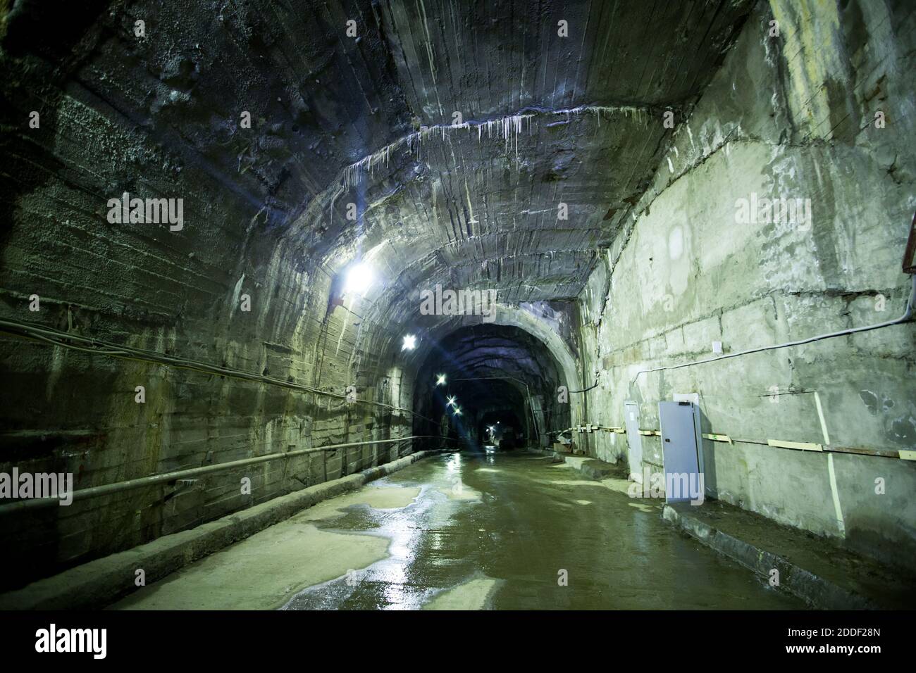 Centrale hydroélectrique de Kolyma. Passages souterrains creusés dans la roche Banque D'Images