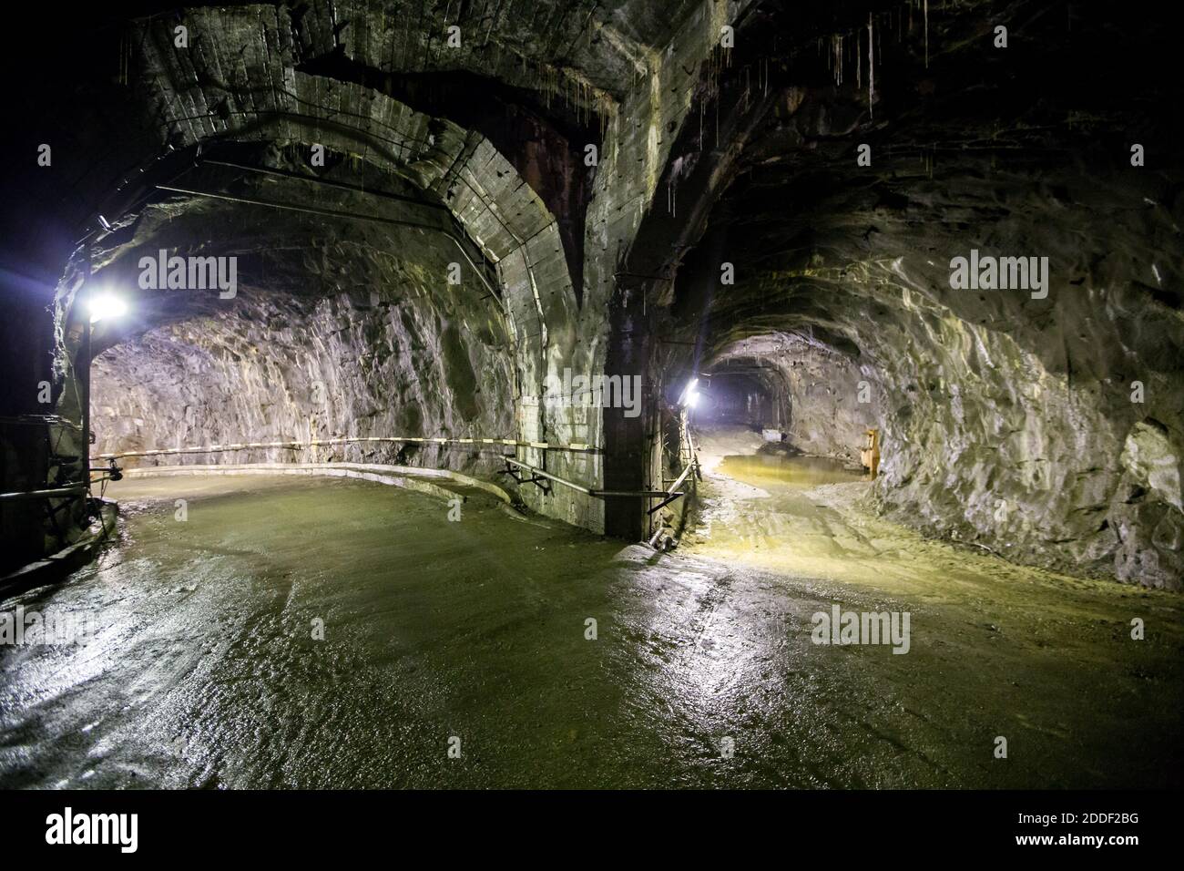 Centrale hydroélectrique de Kolyma. Passages souterrains creusés dans la roche Banque D'Images