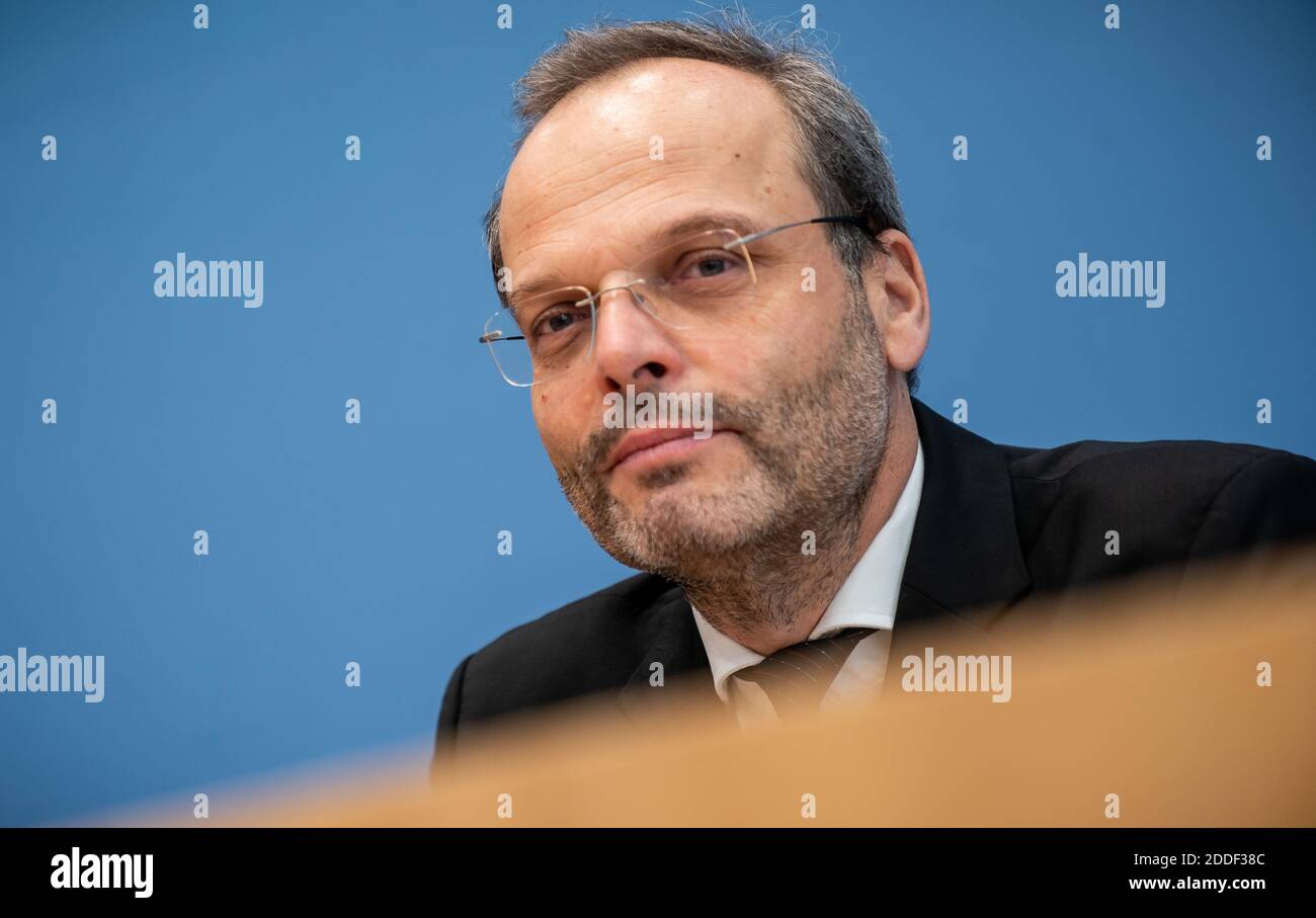 Berlin, Allemagne. 24 novembre 2020. Felix Klein, Commissaire du Gouvernement fédéral pour l'antisémitisme, a enregistré lors d'une conférence de presse sur une radicalisation croissante possible et le danger de l'antisémitisme et de la scène du déni coronal. Credit: Michael Kappeller/dpa/Alay Live News Banque D'Images