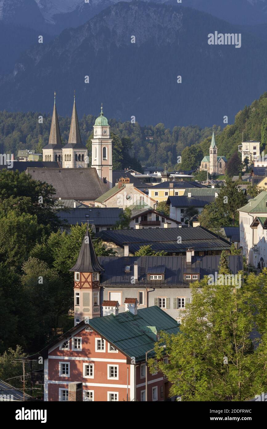 Géographie / Voyage, Allemagne, Bavière, Berchtesgaden, vue sur Berchtesgaden avec collégiale et , droits-supplémentaires-dégagement-Info-non-disponible Banque D'Images