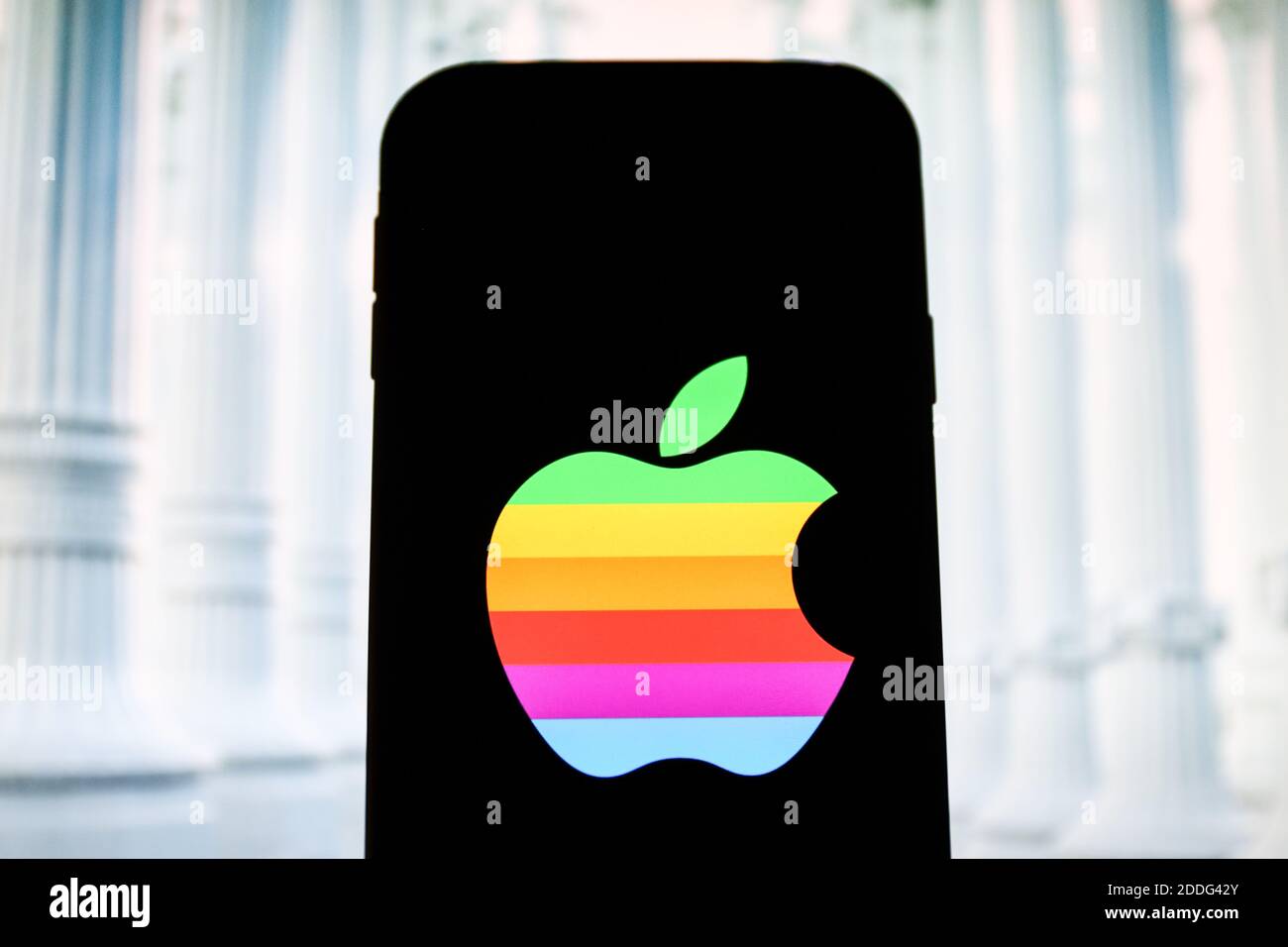 Dans cette illustration, le logo de la société Apple s'affiche sur un smartphone. Banque D'Images
