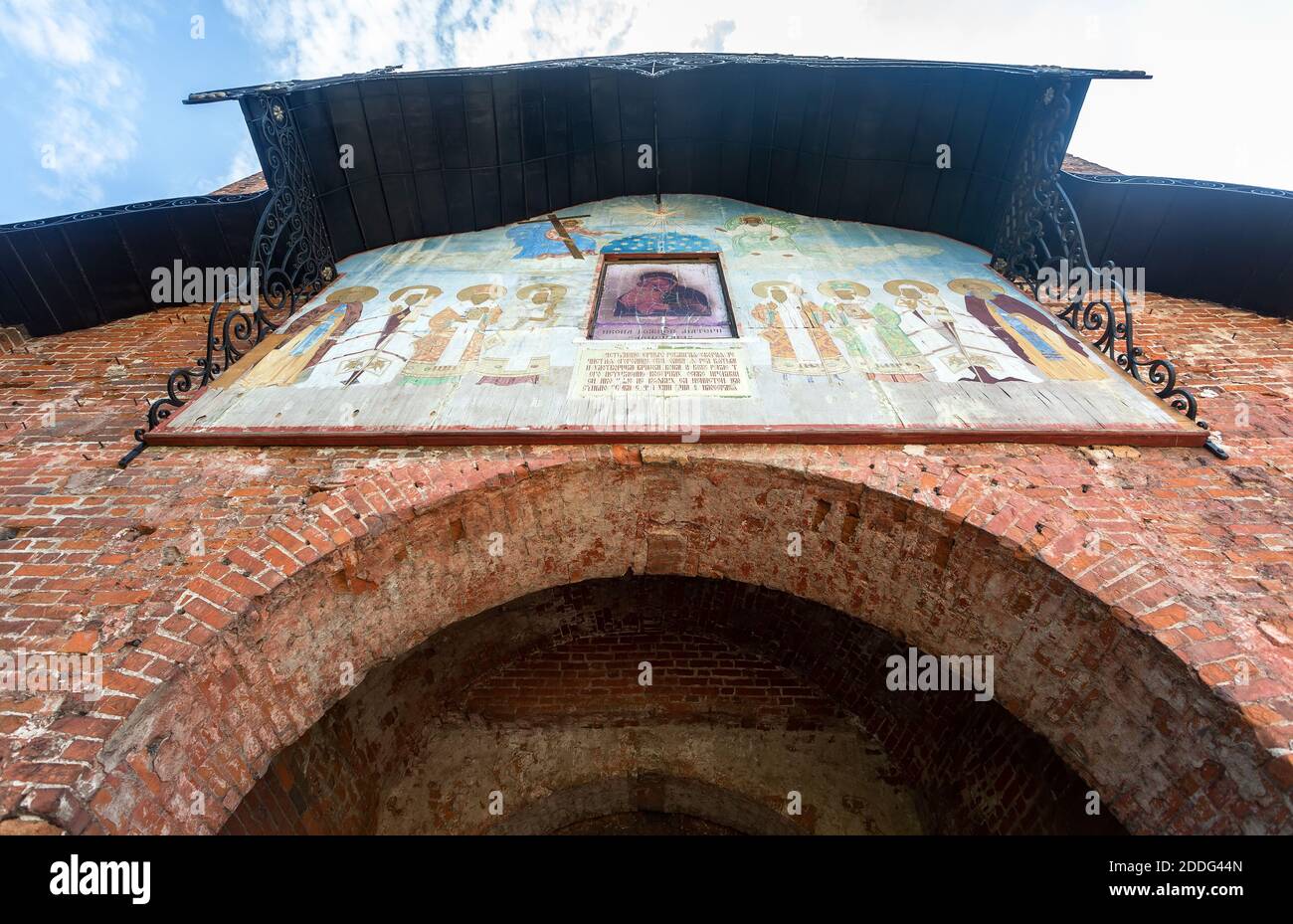 Ancienne icône orthodoxe sur la Tour Pyatnitskaya. La Sainte Trinité du Nouveau Testament, liste avec l'icône Don de mère de Dieu et les patrons célestes de Kolomna, Russ Banque D'Images