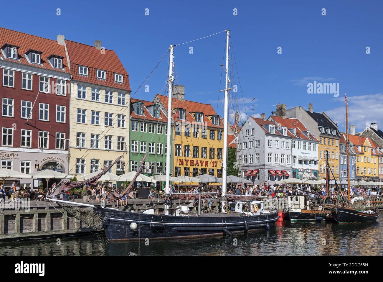 Géographie / Voyage, Danemark, Copenhague, voilier sur le canal de Nyhavn à Copenhague, Additional-Rights-Clearance-Info-not-available Banque D'Images