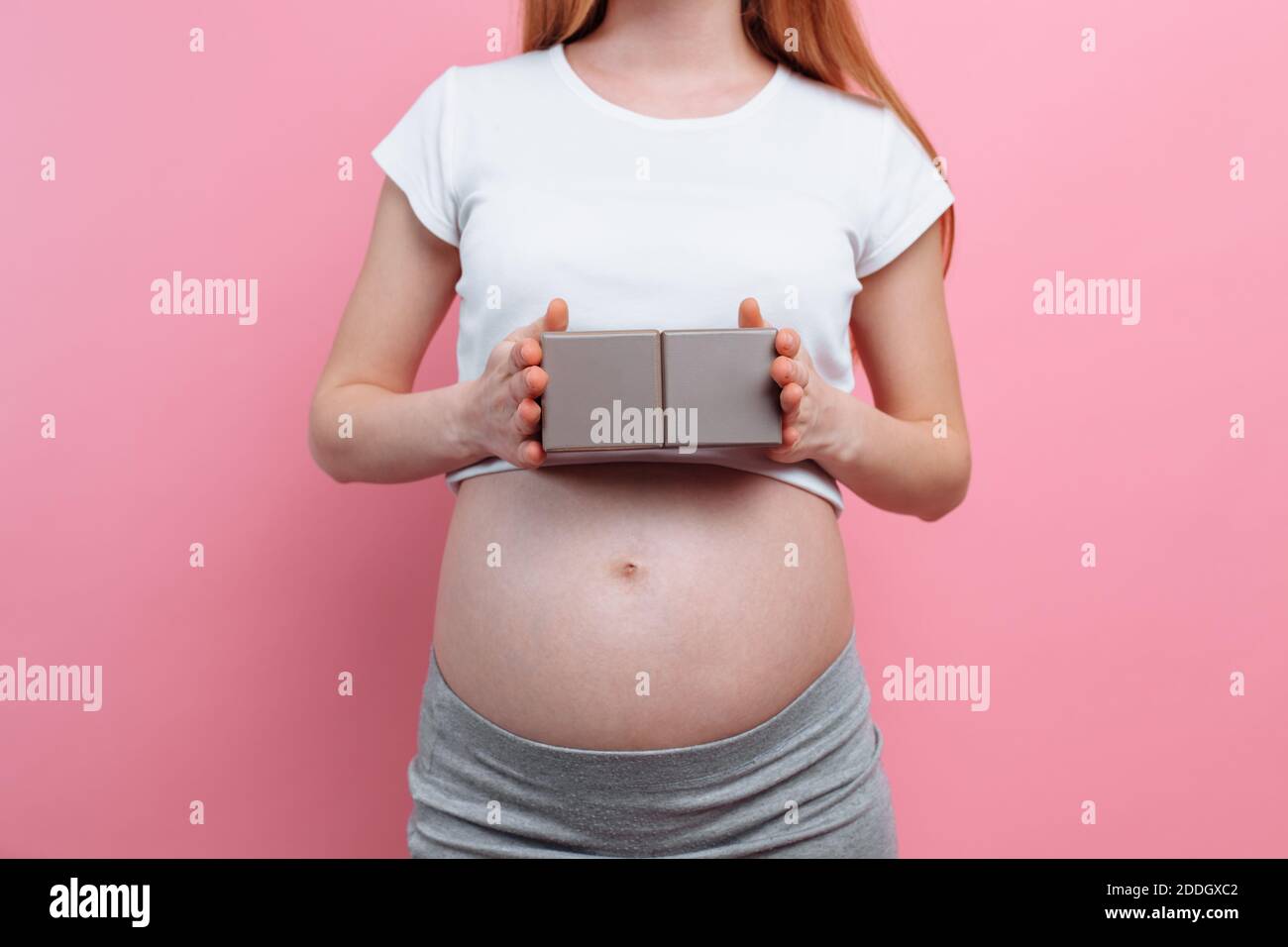 9 Mois De Grossesse Banque d'image et photos Alamy
