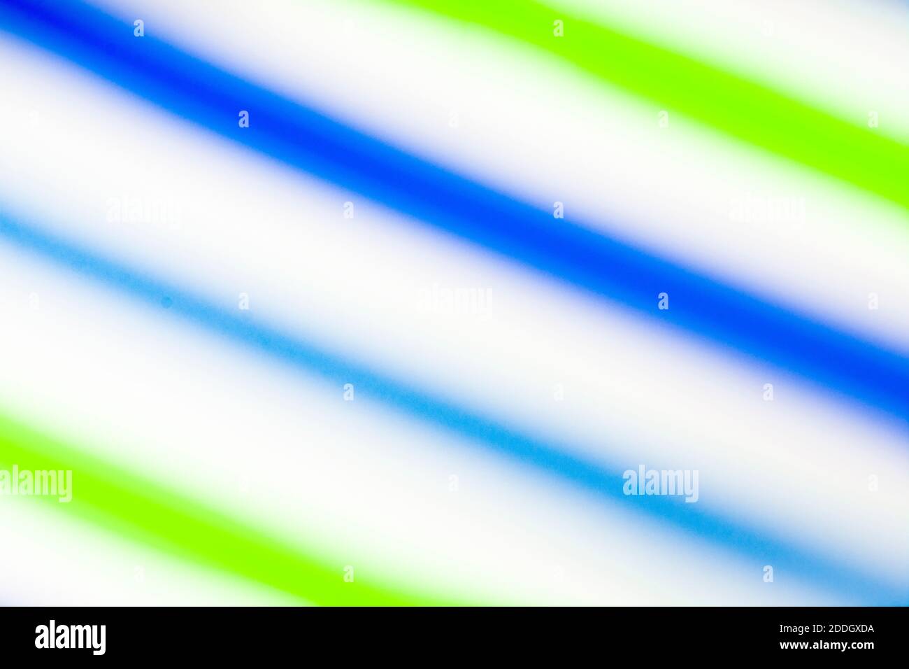 Résumé des lignes colorées en gros plan avec mise au point douce. Par manque de clarté, l'interdiction de paille plastique, les pensées confuses, ne pas penser droit, lignes floues. Banque D'Images