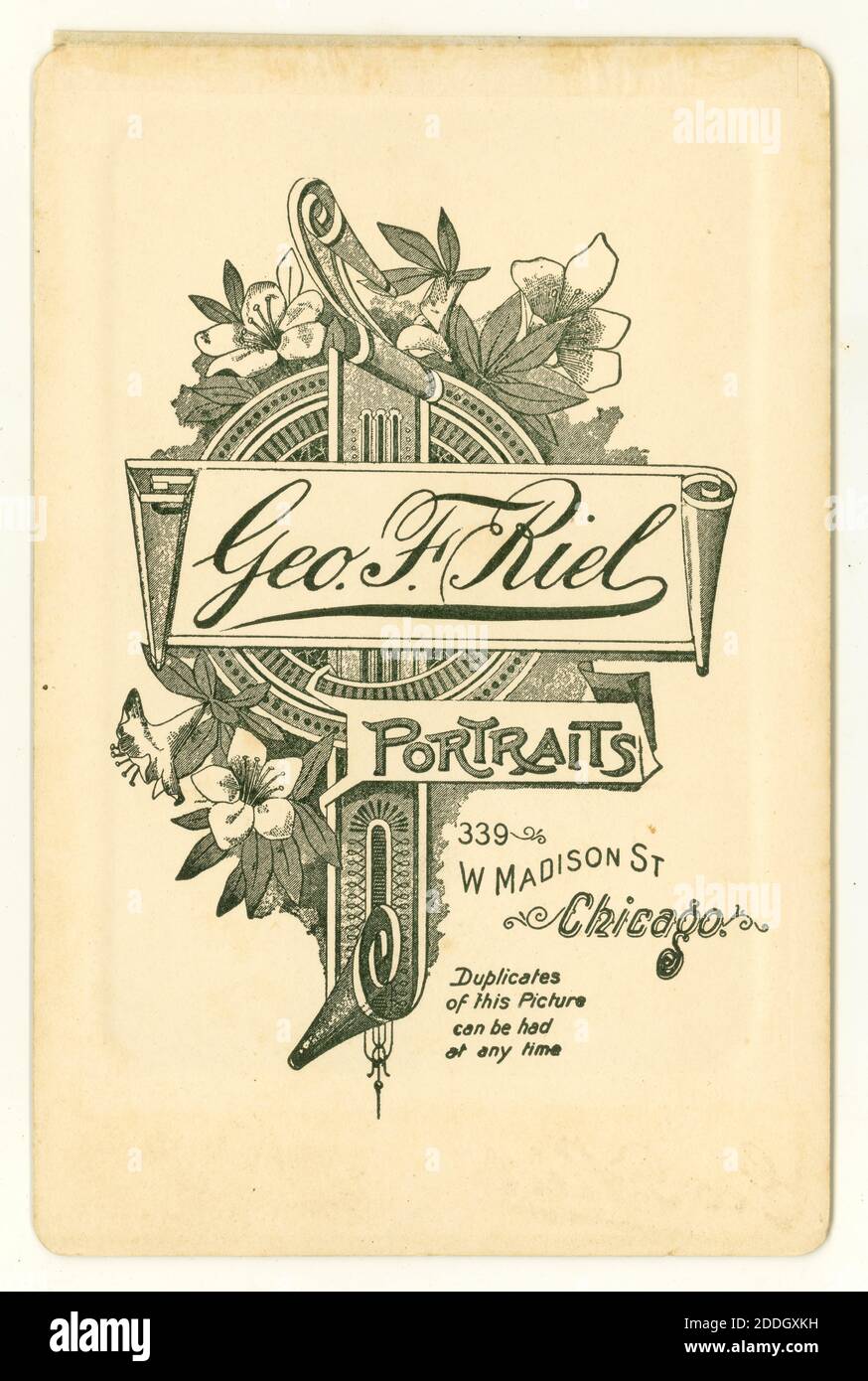 Inverse de la carte de l'armoire originale vers 1895, des studios photographiques de Geo,. F. Riel, W. Madison St. Chicago, États-Unis vers 1895 Banque D'Images