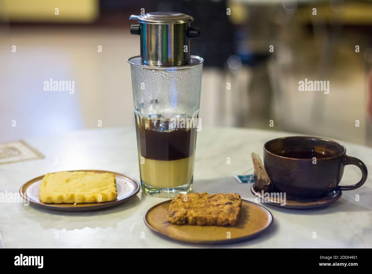 Café vietnamien dans un restaurant local de style vietnamien à Palawan, Philippines Banque D'Images