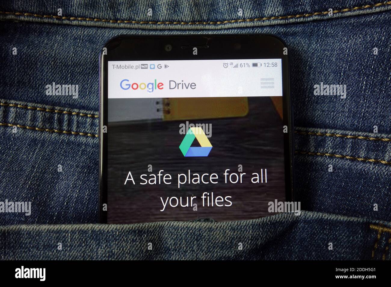 KONSKIE, POLOGNE - 21 décembre 2019 : le site Web du service Google Drive est affiché sur le téléphone mobile Banque D'Images