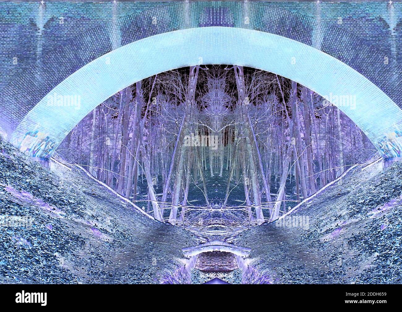 Pont sur la zone avec des arbres abattus. Banque D'Images