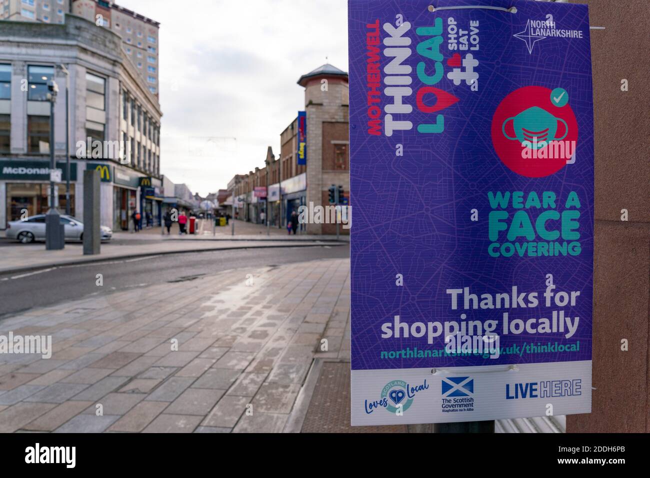 Motherwell, Écosse, Royaume-Uni. 25 novembre 2020. Centre commercial Motherwell dans le Lanarkshire du Nord, très calme pendant le confinement sévère de niveau 4 imposé par le gouvernement écossais. Les entreprises non essentielles, les bars, les restaurants et les magasins sont fermés. La plupart des régions centrales de l'Écosse sont sous le plus haut niveau de confinement. Crédit. Iain Masterton Banque D'Images